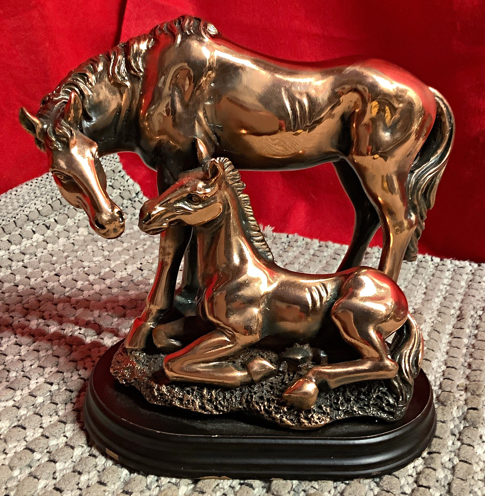 Vintage Mare & Foal Horse Animal Figurine Sculpture Display on Base Vintage Mare & Foal Horse Animal Figurine Sculpture Display on Base