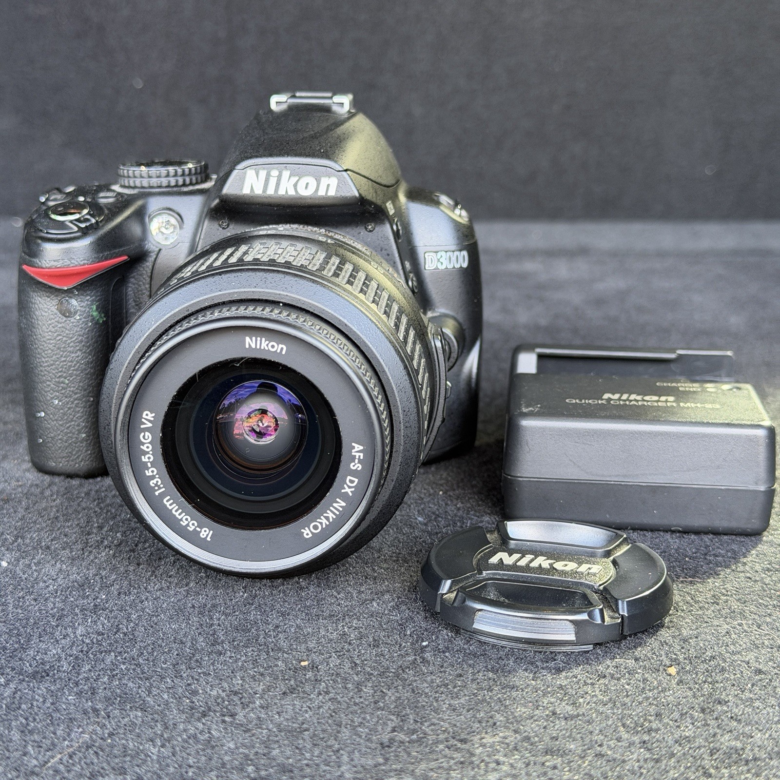 Nikon D D3000 10.2MP Digital SLR Camera - Black (Kit w/ AF-S DX VR 18-55mm Lens)