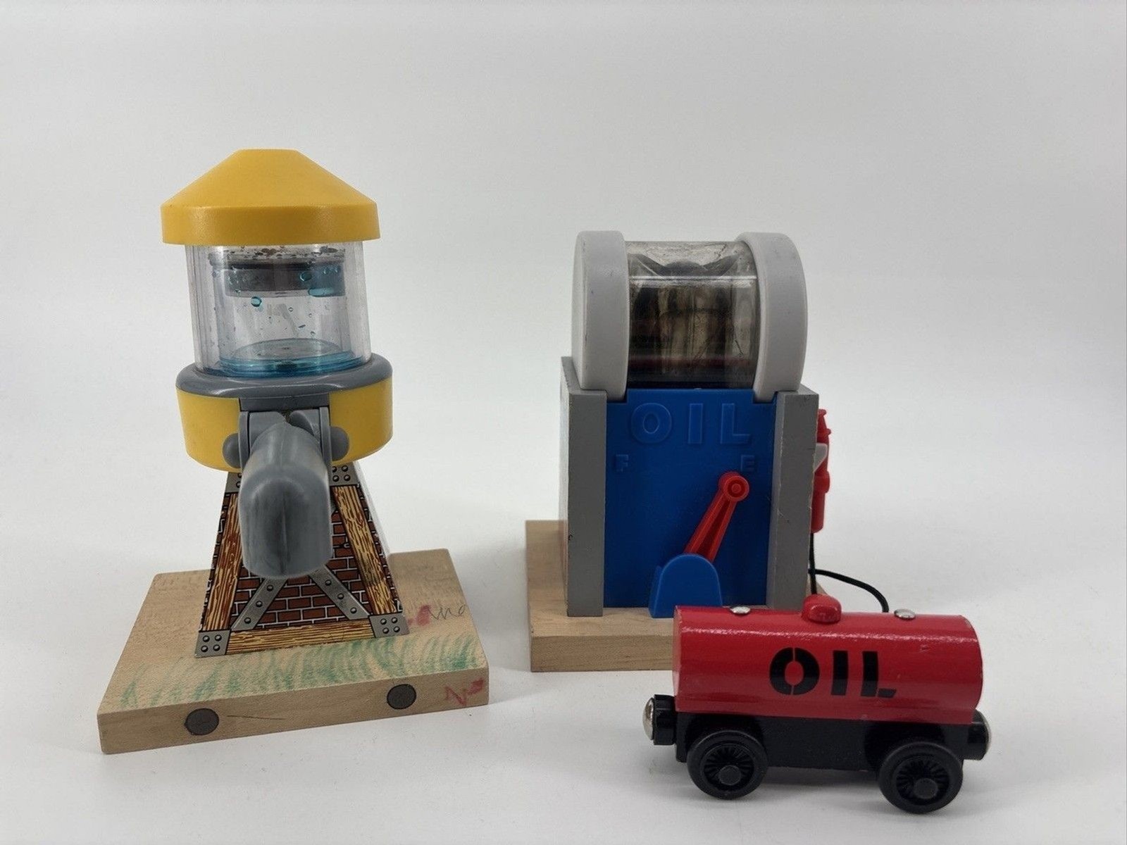Vintage Thomas  Sodor Water Tower, Oil Depot, Oil Car