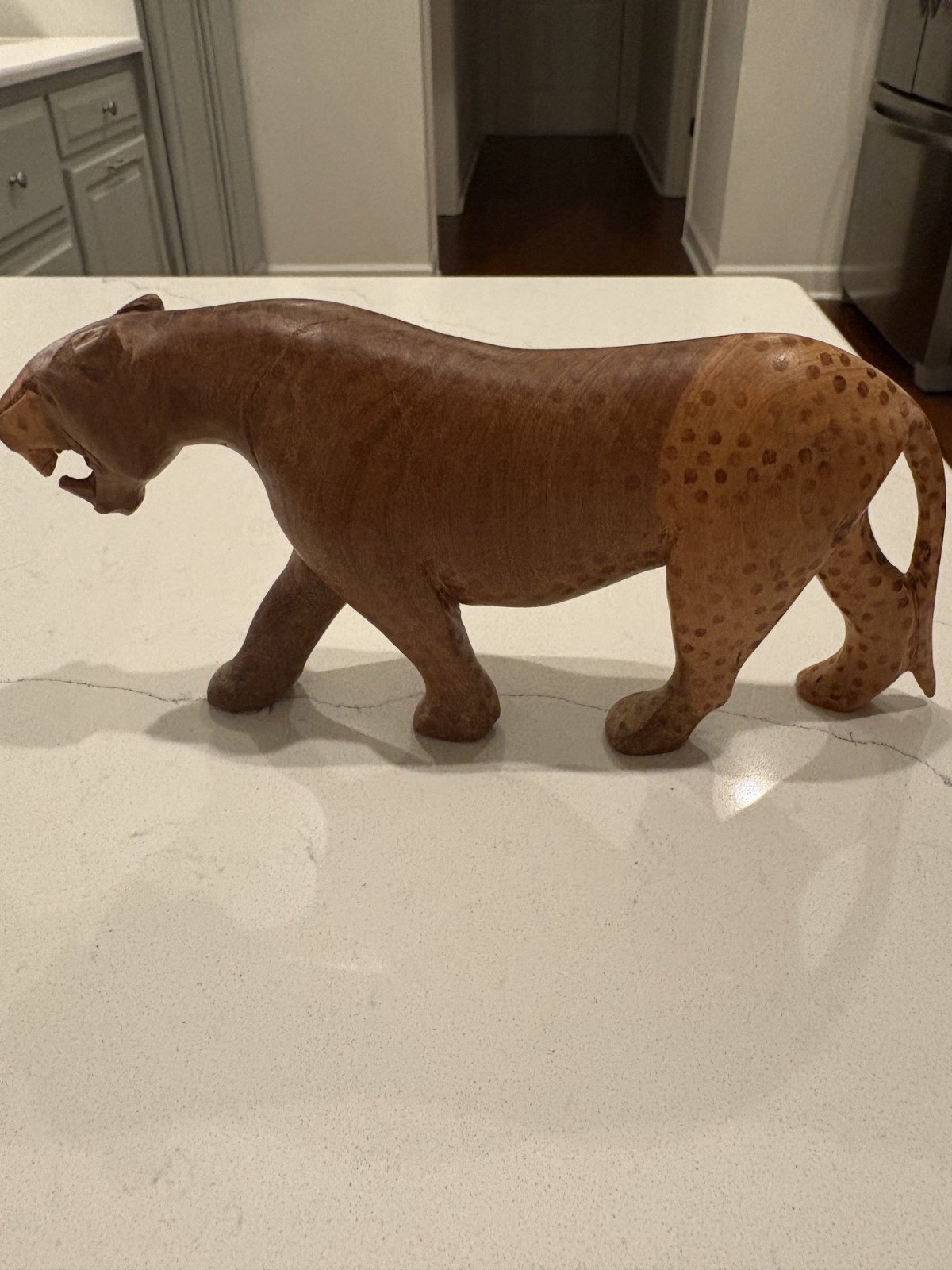 Vintage Hand Carved African Cheetah (50+ years old) Vintage Hand Carved African Cheetah (50+ years old)