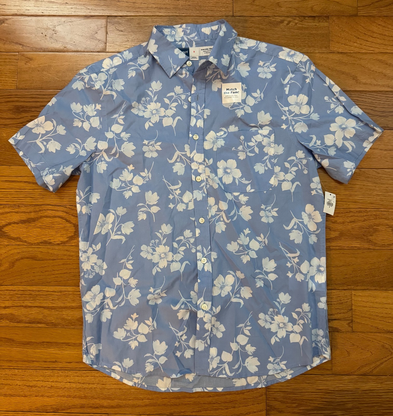 NWT Old Navy Men\'s S Blue Floral Print Short Sleeve Button Down Shirt NWT Old Navy Men\'s S Blue Floral Print Short Sleeve Button Down Shirt