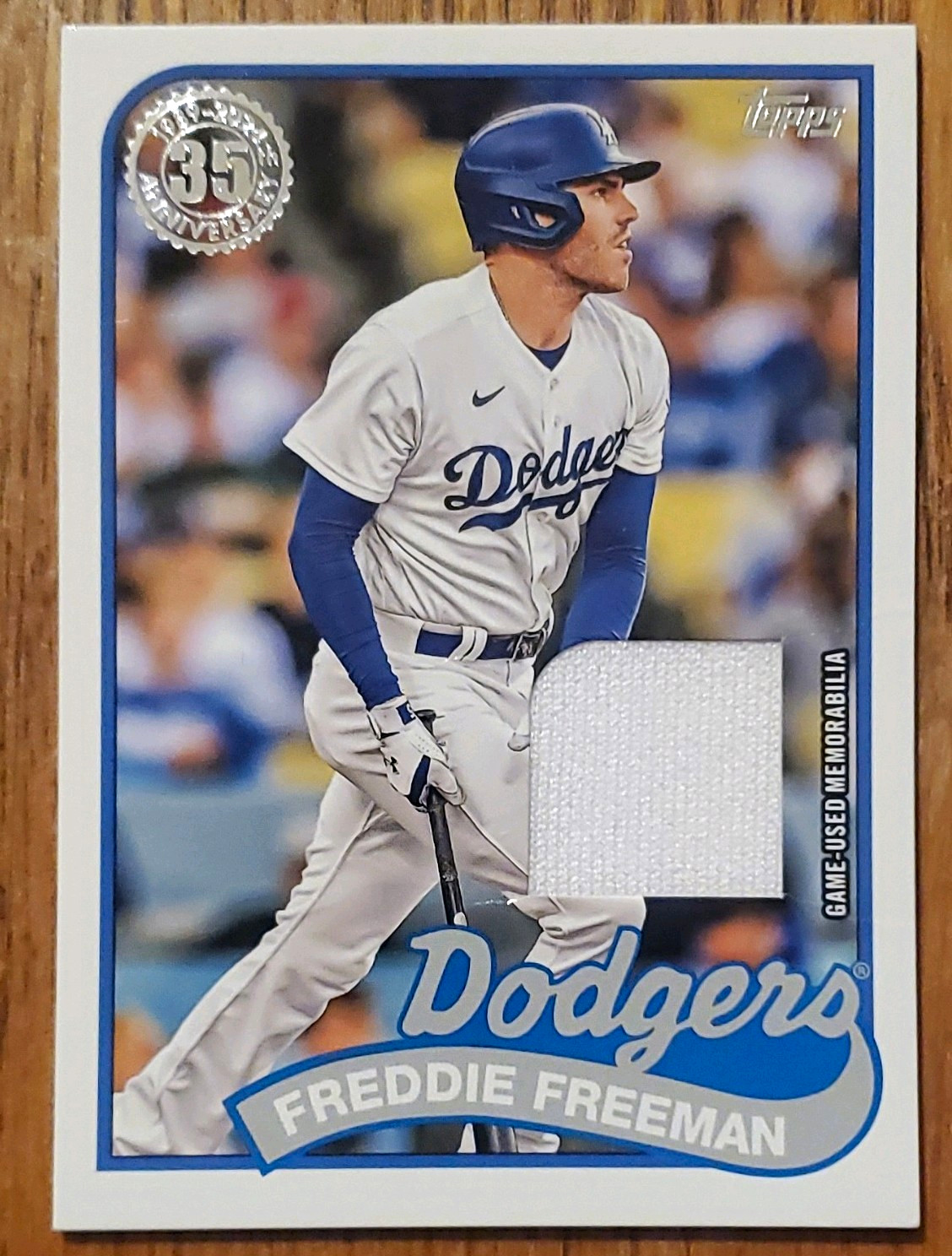 Topps 2024 Series 2 1989 Relics Freddie Freeman Dodgers. Creases By Relic Window Topps 2024 Series 2 1989 Relics Freddie Freeman Dodgers. Creases By Relic Window