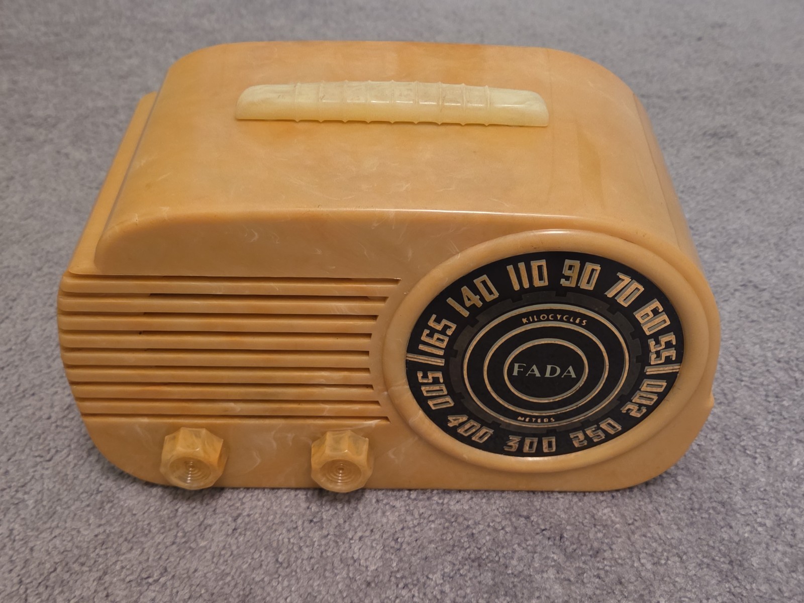 VTG 1940s FADA Model 845 Cloud Tube Radio Alabaster/ Butterscotch-Pristine Case
