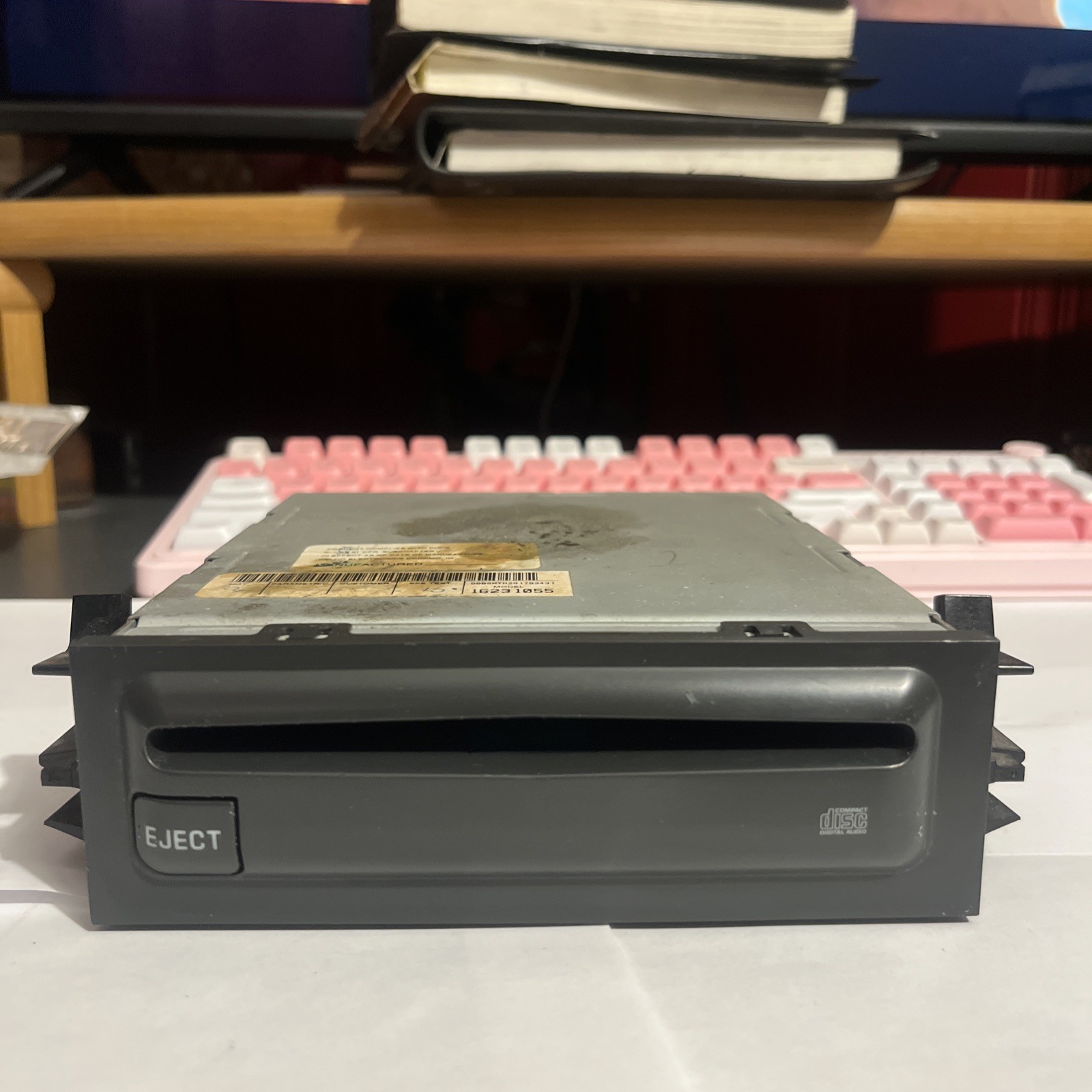 95-02 Chevy Silverado Tahoe Suburban GMC Sierra Yukon Delco Remote CD Player 95-02 Chevy Silverado Tahoe Suburban GMC Sierra Yukon Delco Remote CD Player