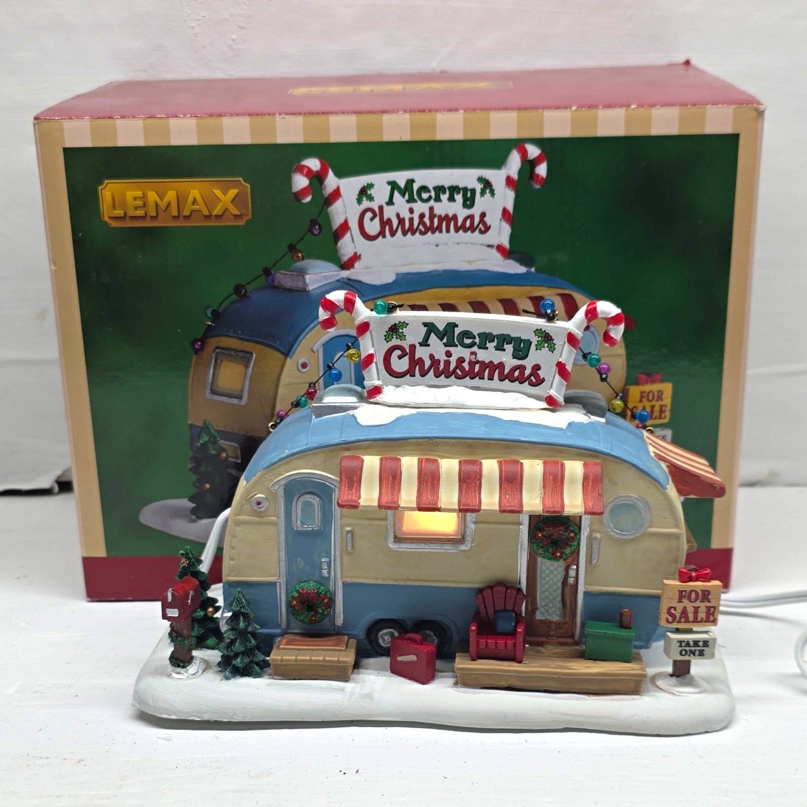 Lemax Illuminated Christmas Village Trailer, Multicolor Ceramic/Porcelain Boxed Lemax Illuminated Christmas Village Trailer, Multicolor Ceramic/Porcelain Boxed
