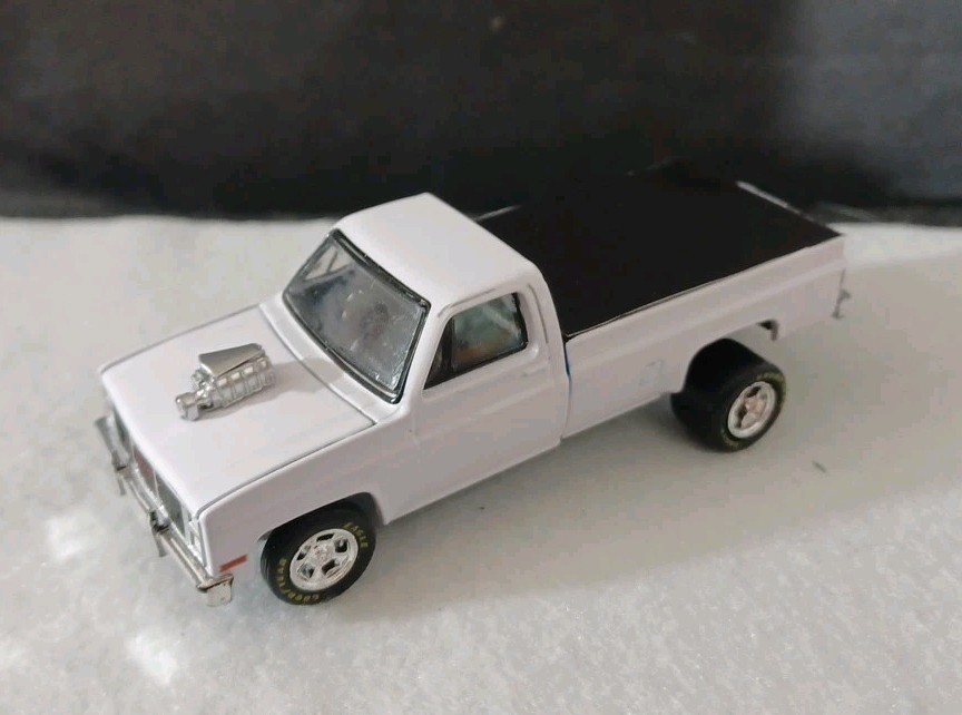 Greenlight (CUSTOM) 1985 GMC Sierra Greenlight (CUSTOM) 1985 GMC Sierra