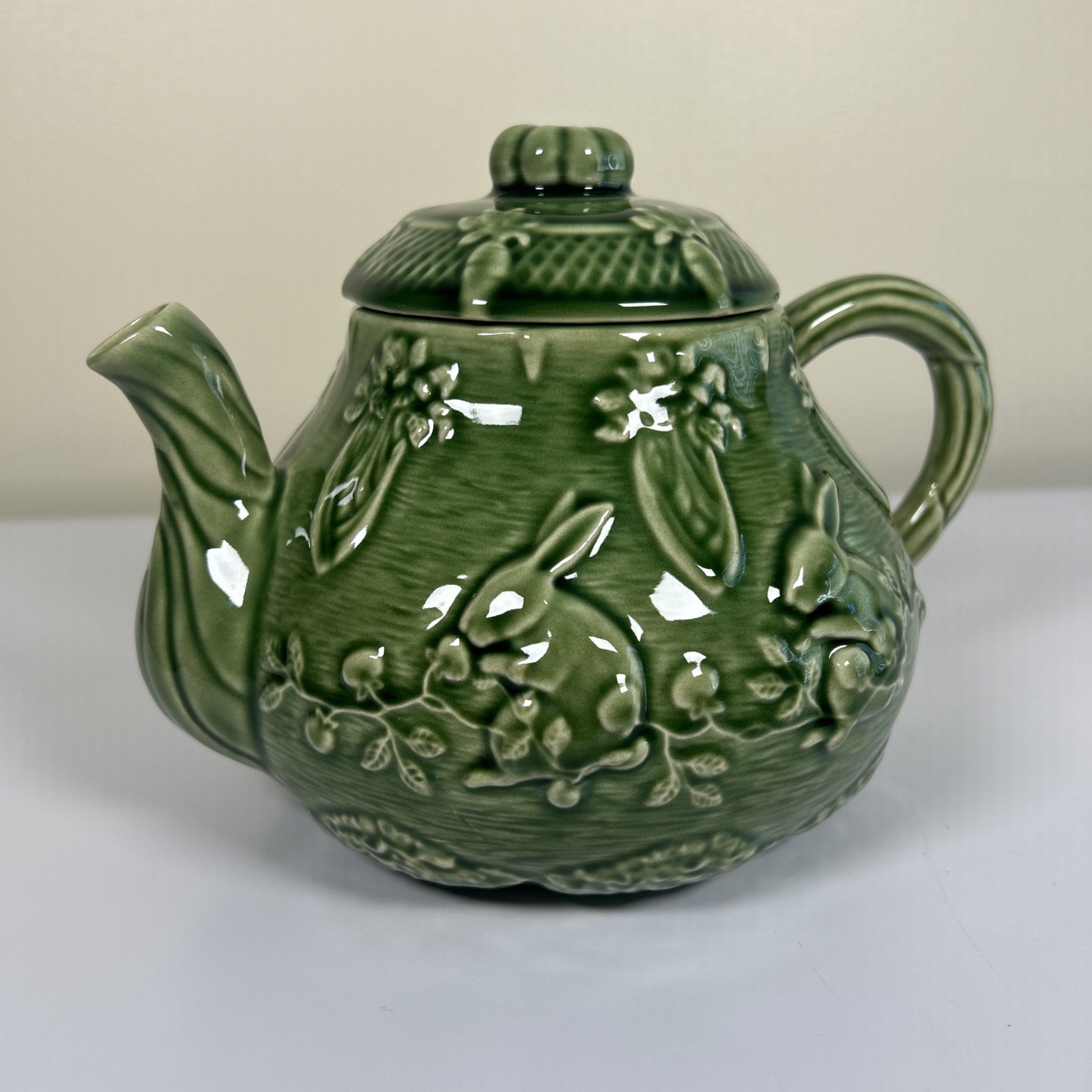 Vintage BORDALLO PINHEIRO RABBIT Green Majolica Teapot w/Lid Portugal Vintage BORDALLO PINHEIRO RABBIT Green Majolica Teapot w/Lid Portugal
