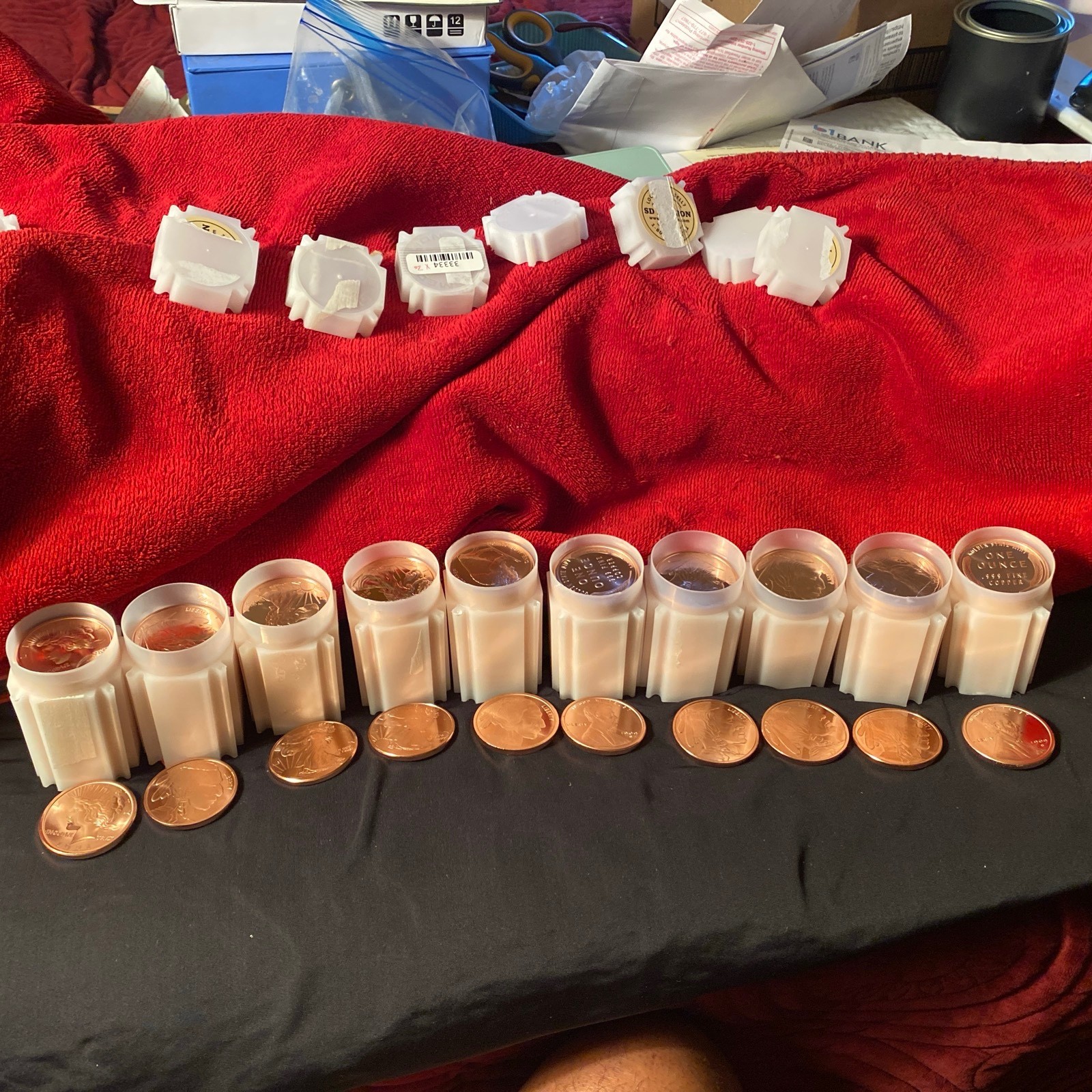 1 oz copper rounds lot of 200. These copper round are BU condition. 1 oz copper rounds lot of 200. These copper round are BU condition.