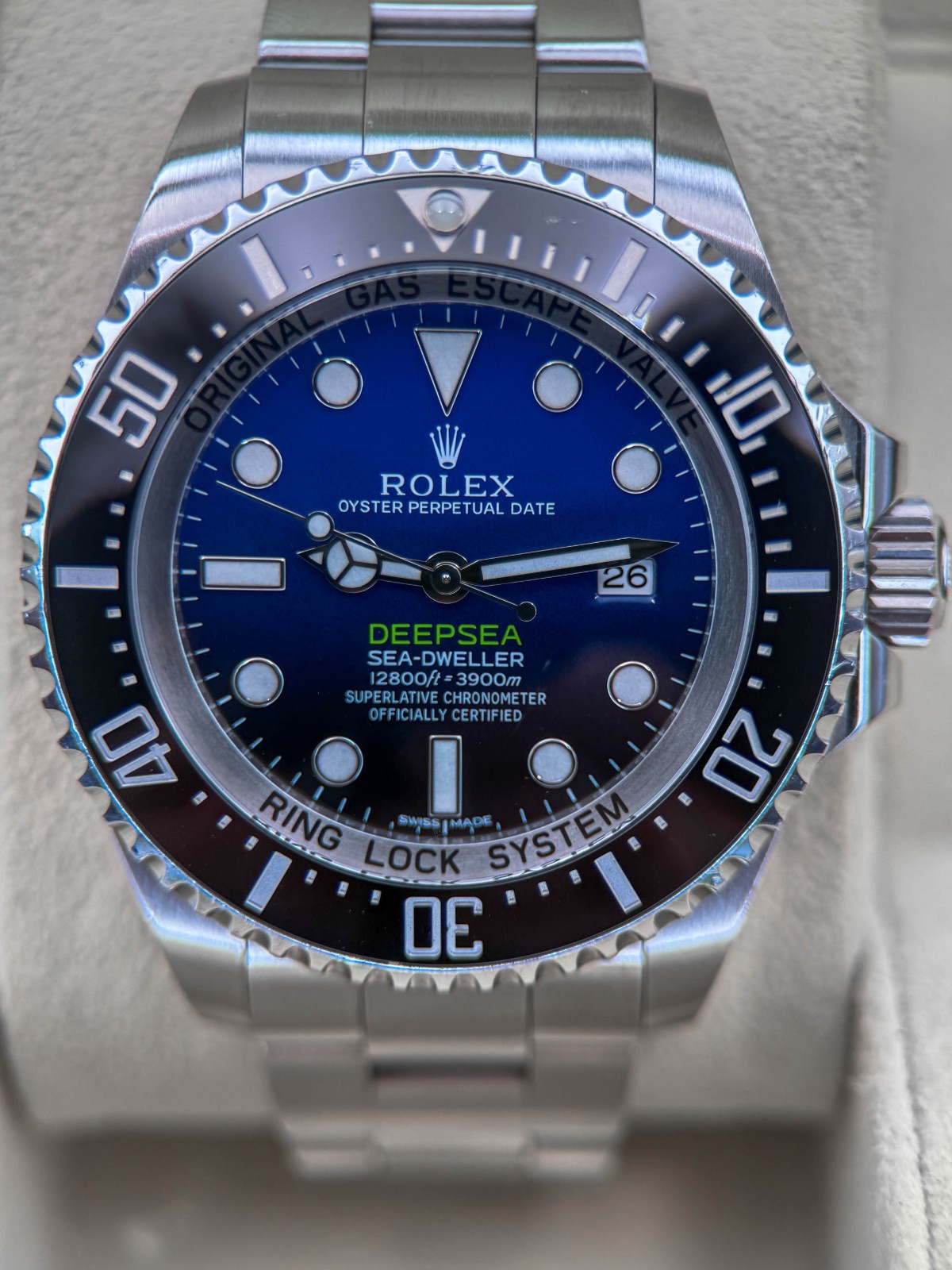 Rolex Sea-Dweller 2015 116660 Silver Oyster Bracelet with Black Bezel