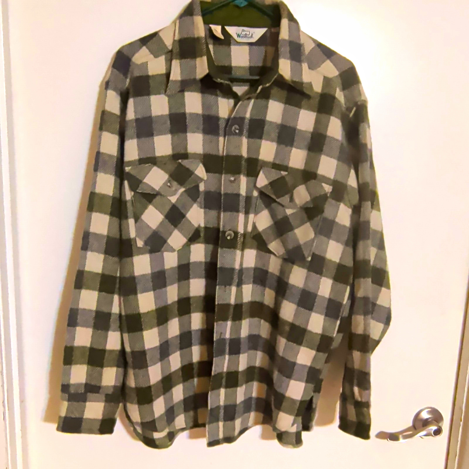 Vintage Woolrich Men\'s XL Plaid Flannel Button-Up Shirt Green White Pockets Vintage Woolrich Men\'s XL Plaid Flannel Button-Up Shirt Green White Pockets