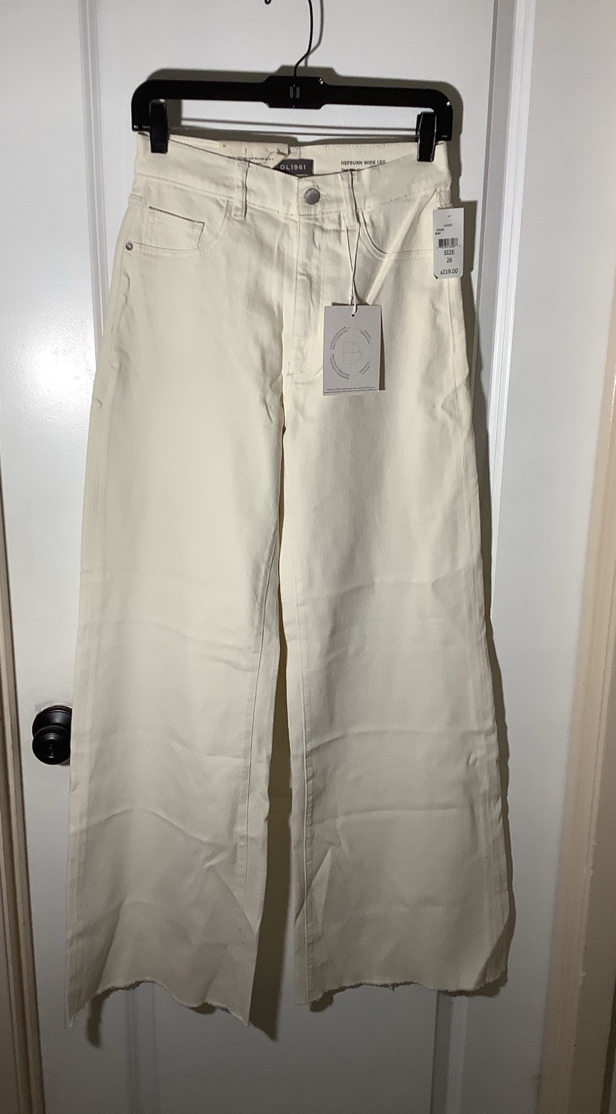DL1961 Hepburn Wide Leg High Rise Vintage Raw Hem Off White Jeans Women’s 26 NWT DL1961 Hepburn Wide Leg High Rise Vintage Raw Hem Off White Jeans Women’s 26 NWT
