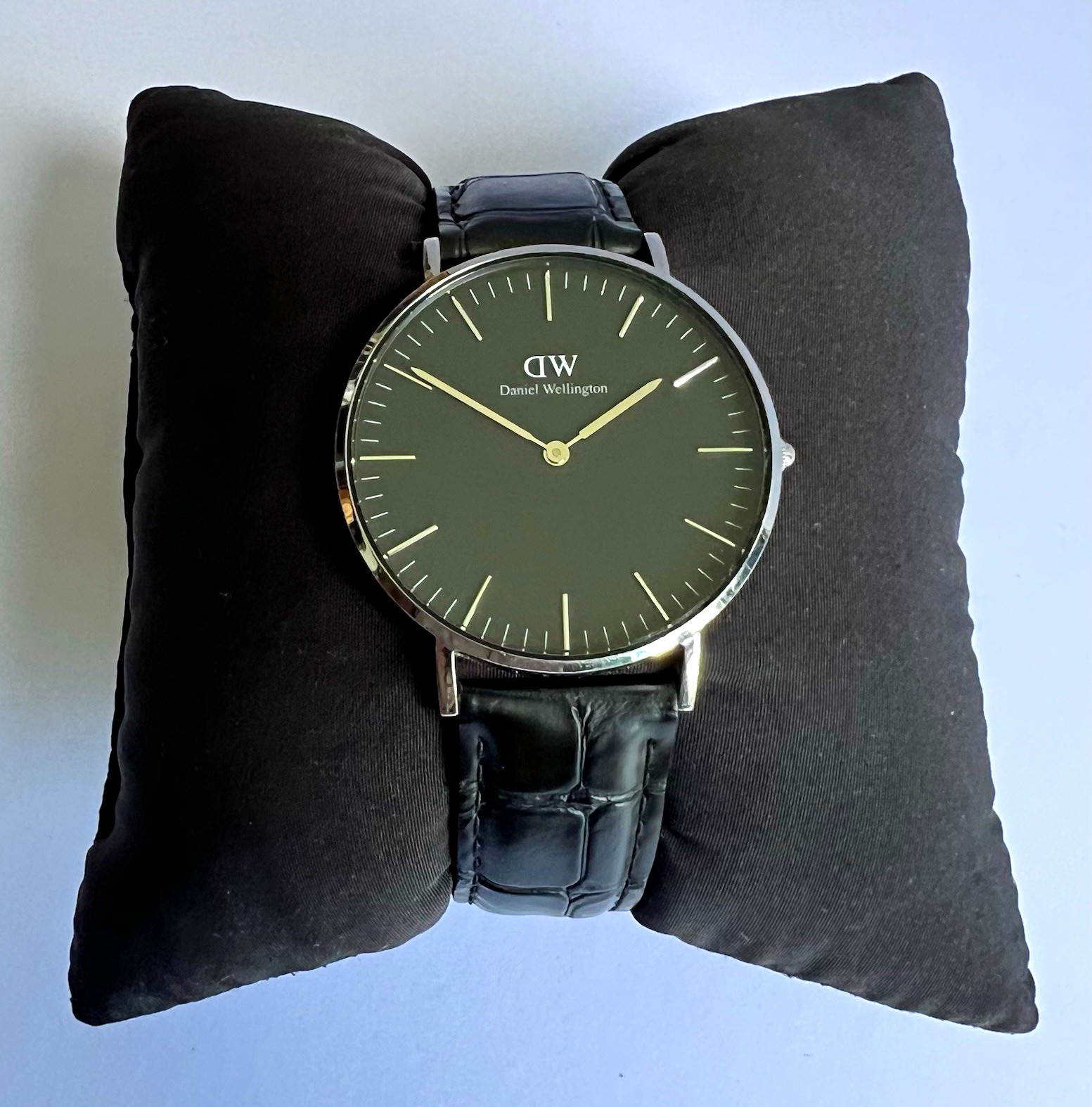 Daniel Wellington DW Quartz Black Dial Silver SS Case Black Leather Strap 40mm