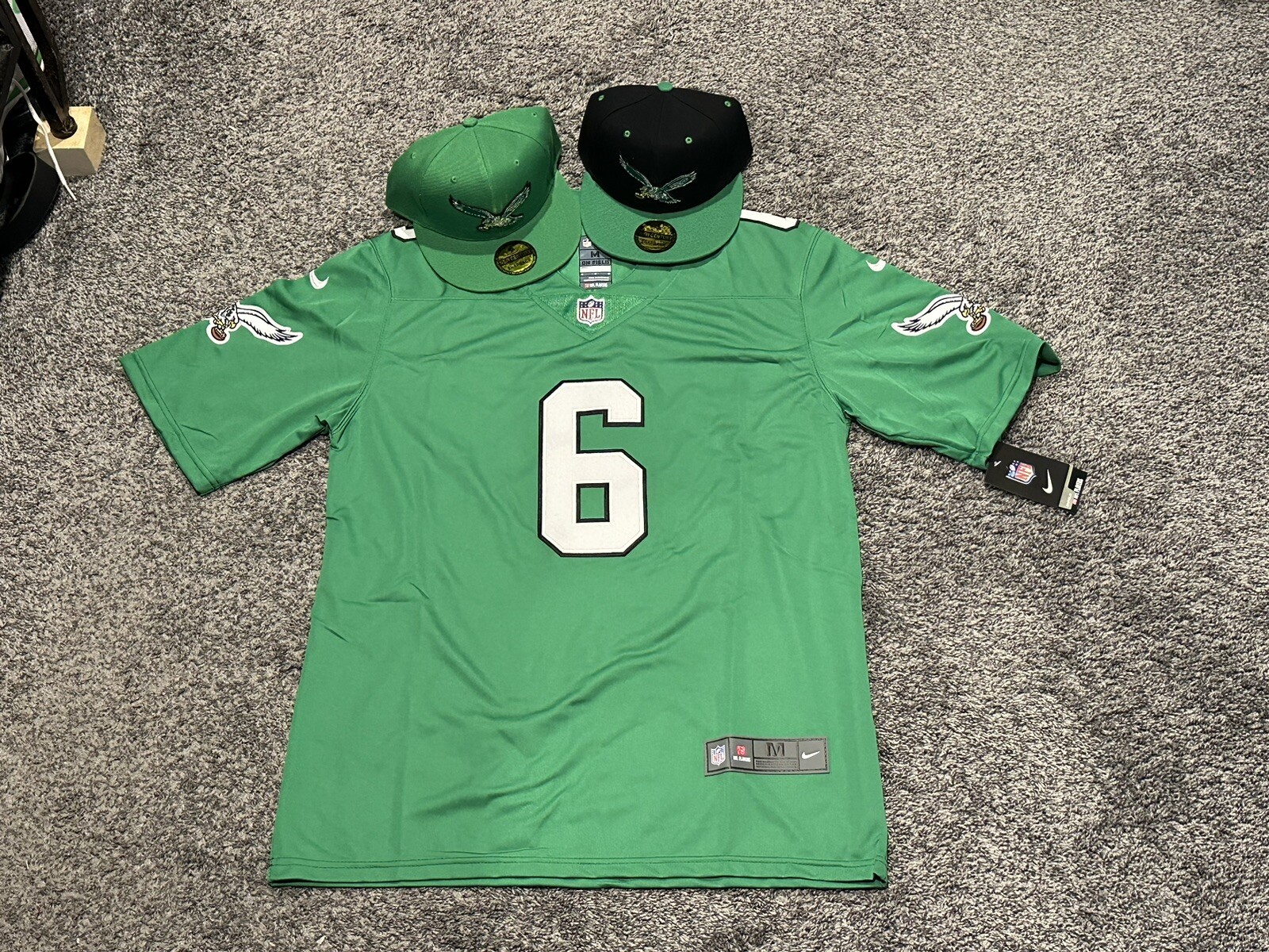 NWT Men’s Nike DeVonte Smith Kelly Green Jersey Combo Eagles Throwback. Medium