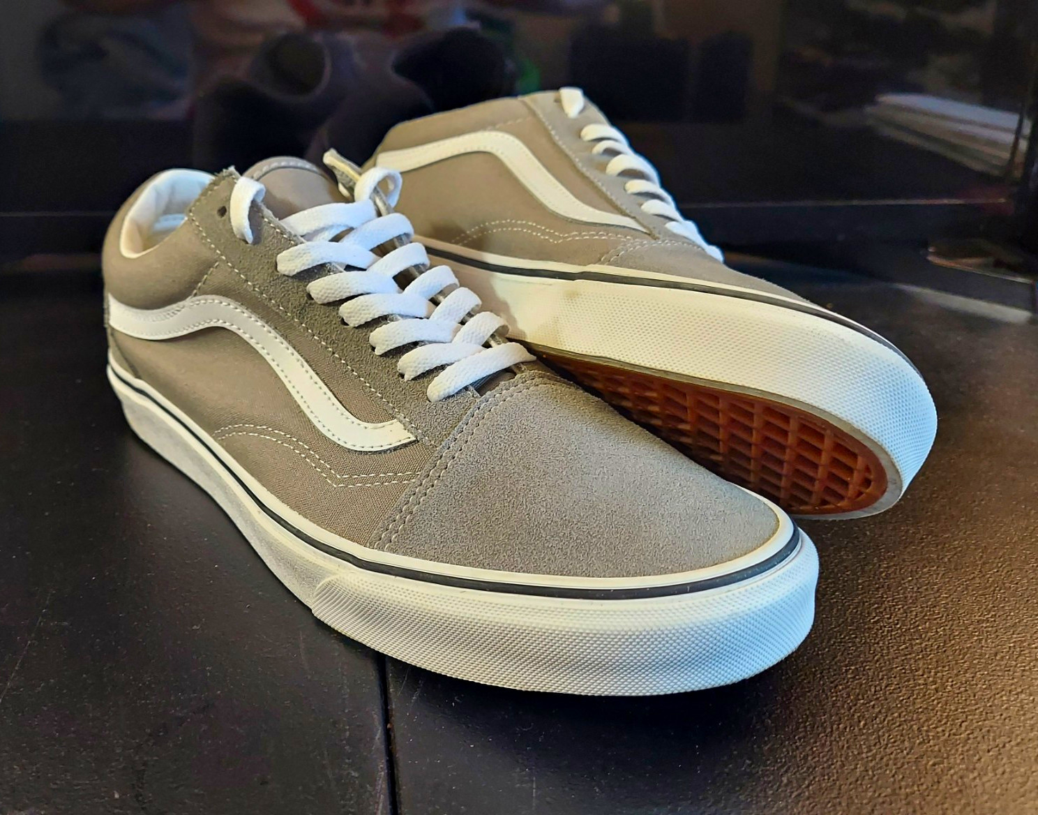 VANS Old Skool Men\'s Low-Top Lace-Up Sneaker Gray/White Rubber Outsole