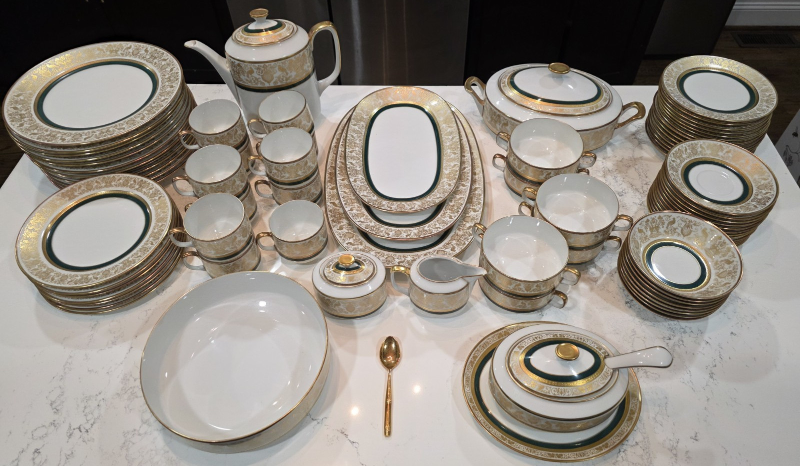 VTG Very Rare German Fine China 90pc Hutschenreuther Green & Gold Set Bavaria