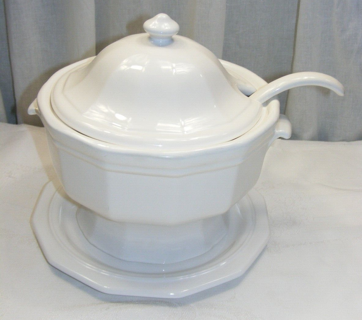 Vintage Pflatzgraff Pottery Heritage White Soup Tureen Ladle Underplate USA 8-d
