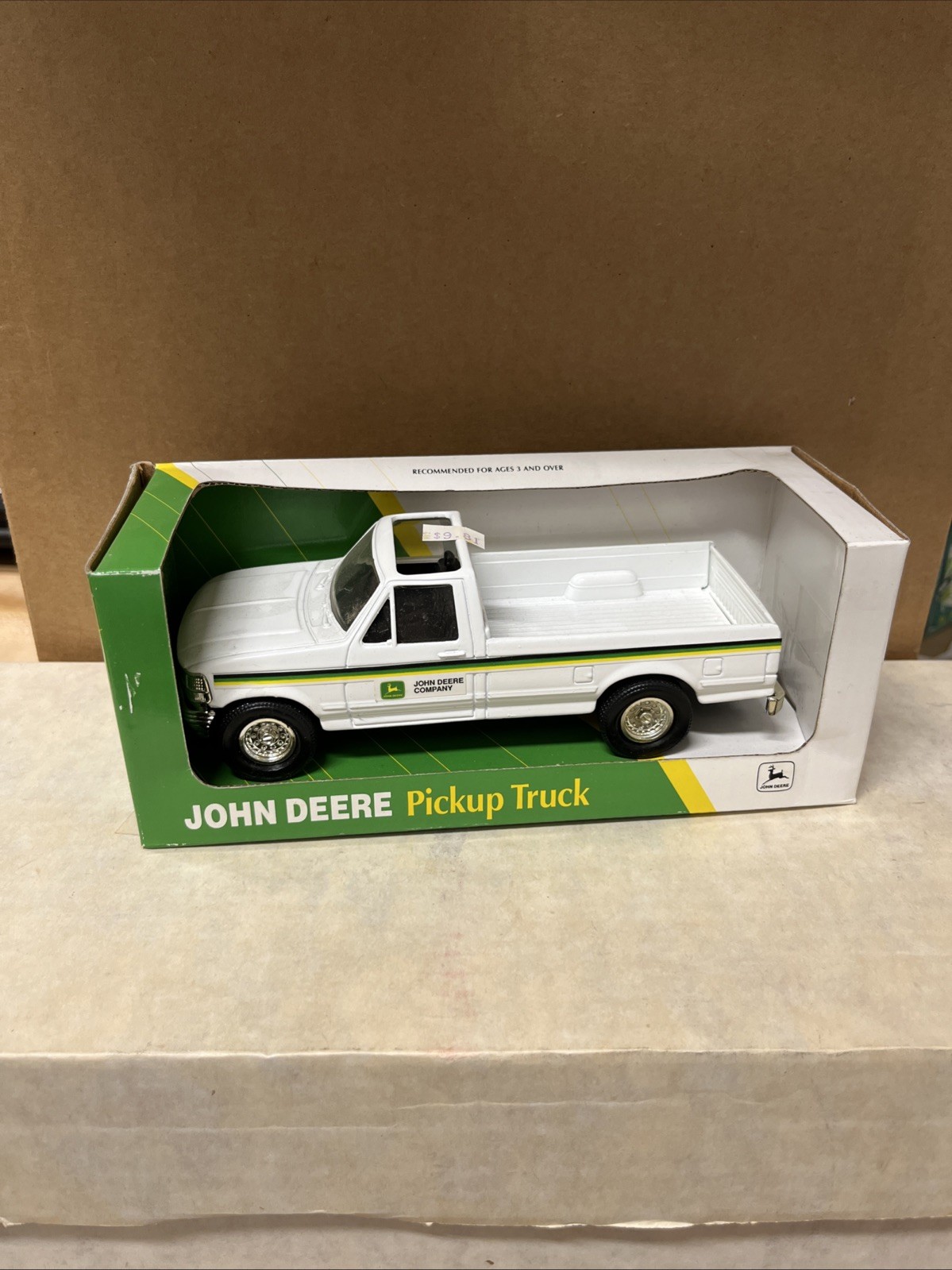 1994 Ertl/John Deere Dealership Service Truck 1/32 Scale Diecast NIB. Box 328