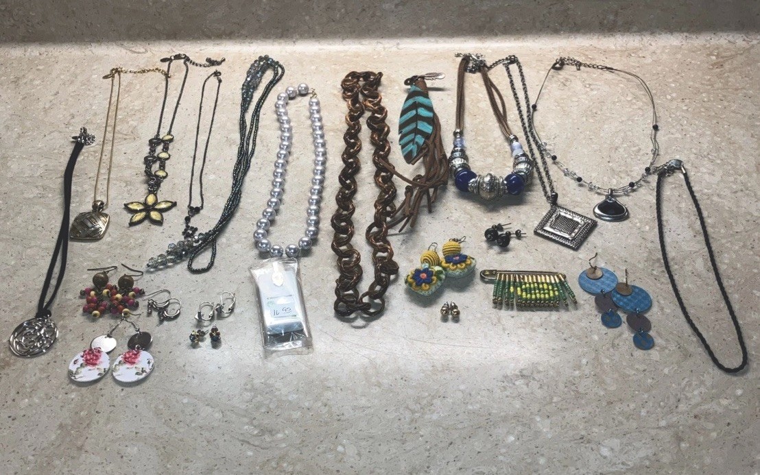 Vintage And Modern Jewelry Lot Lia Sophia And Park Lane Necklaces Earrings Misc Vintage And Modern Jewelry Lot Lia Sophia And Park Lane Necklaces Earrings Misc