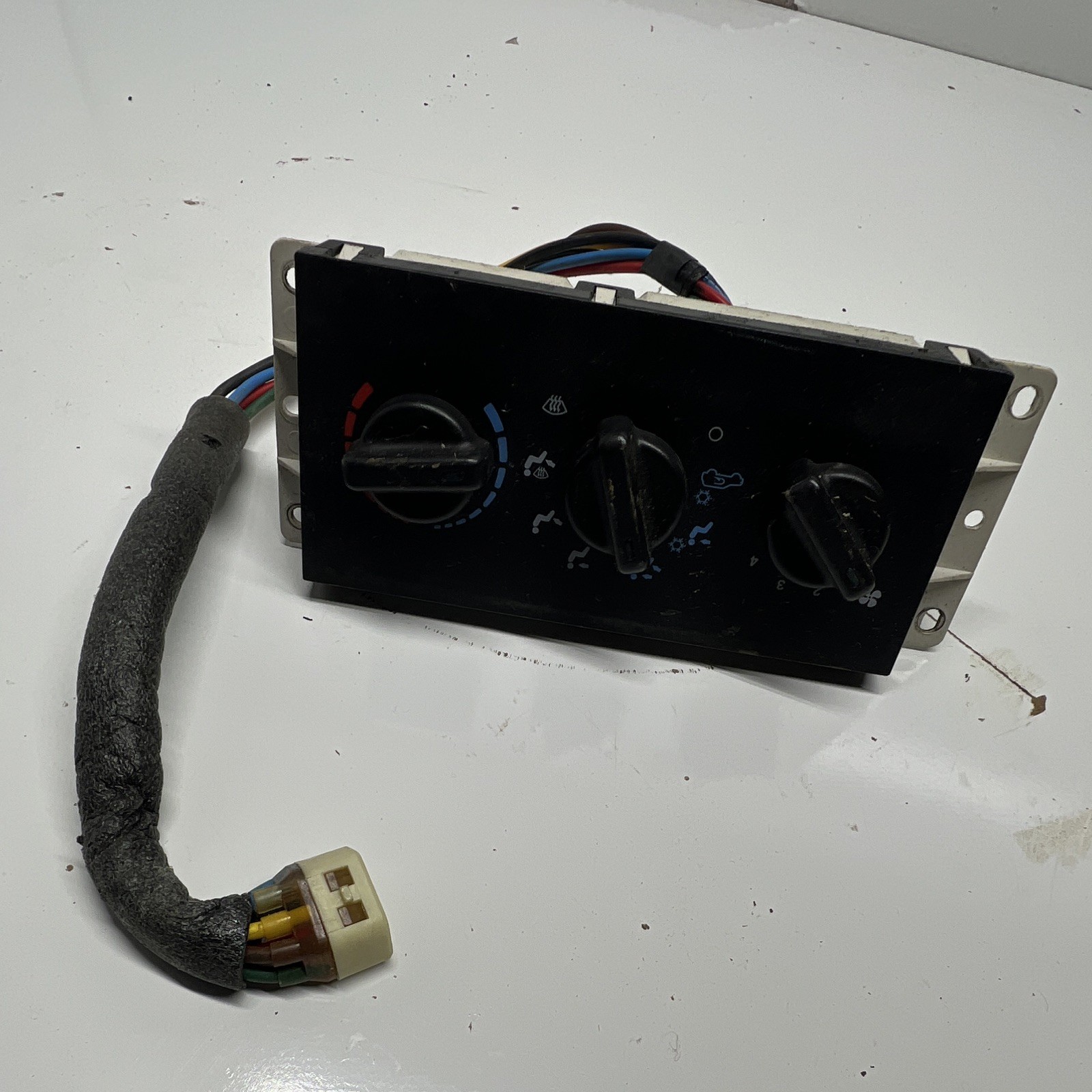 97-98 Jeep Cherokee XJ Heater Heat AC Climate Control HVAC Dash Switch 55037426 97-98 Jeep Cherokee XJ Heater Heat AC Climate Control HVAC Dash Switch 55037426