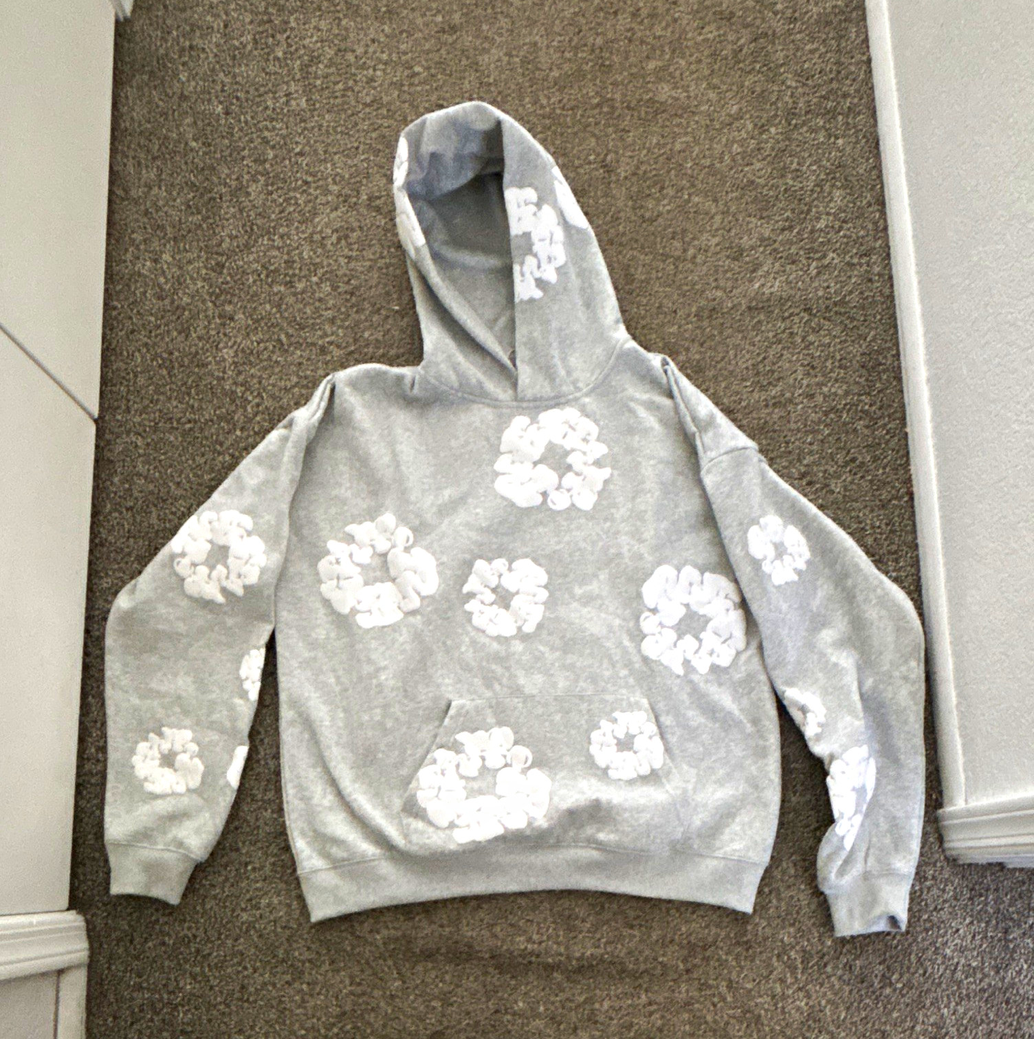 DENIM TEARS Men’s L Gray/White Cotton Fleece Pullover Hoodie Wreath Print DENIM TEARS Men’s L Gray/White Cotton Fleece Pullover Hoodie Wreath Print