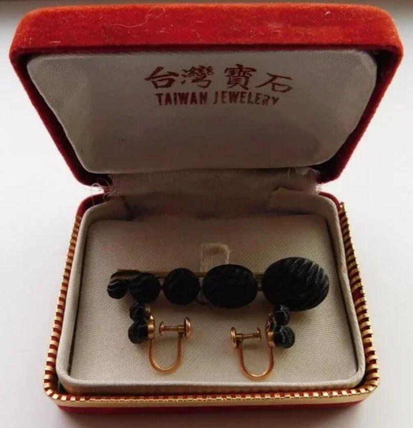 Antique Victorian Style Black Jet Brooch 10K Rose Gold Screw-Back Earrings Set