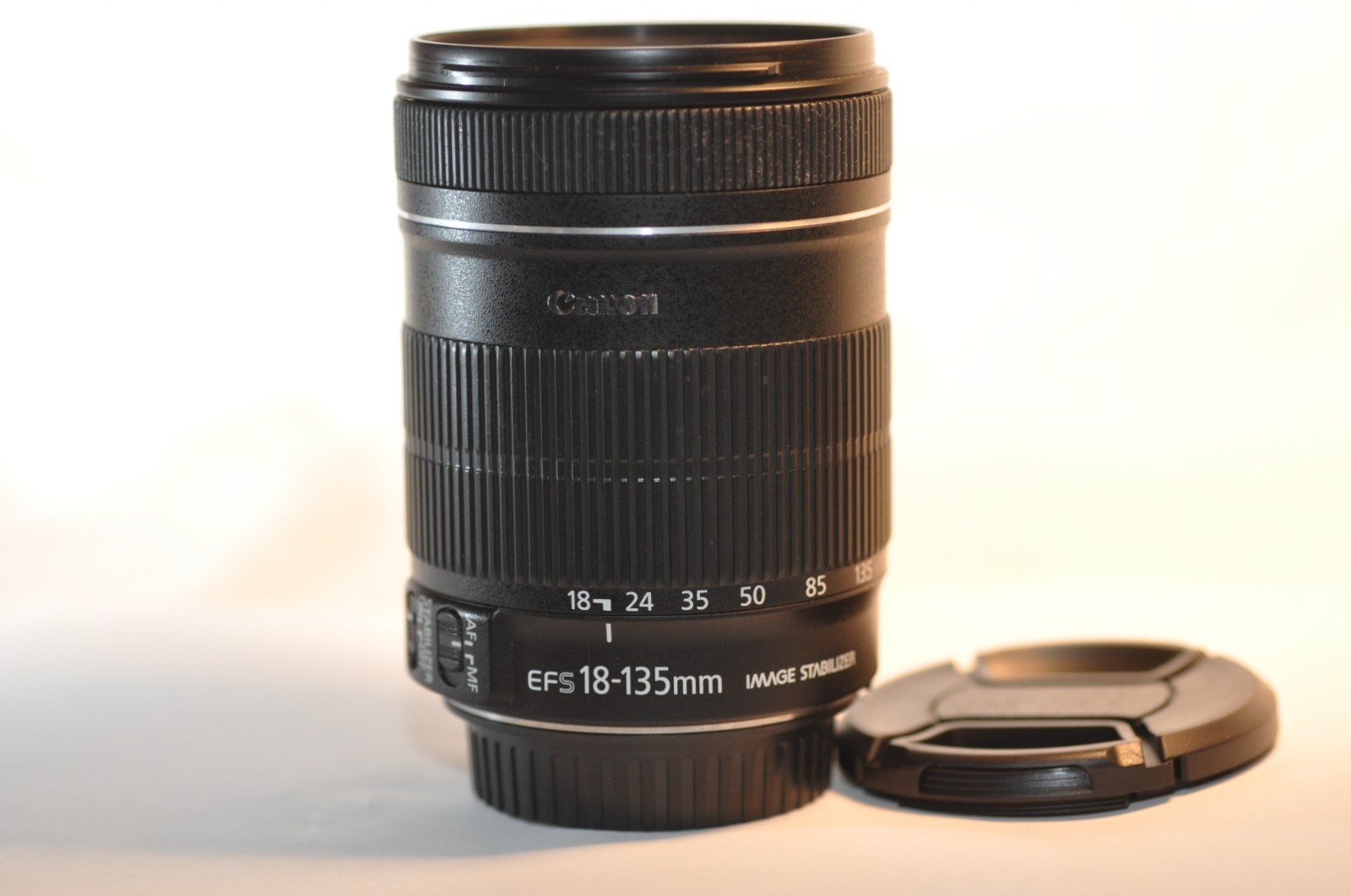 Canon EF-S 18-135mm f/3.5-5.6 IS lens for EOS Rebel T8 T7 T6 SL 80D 90D 70D 60D