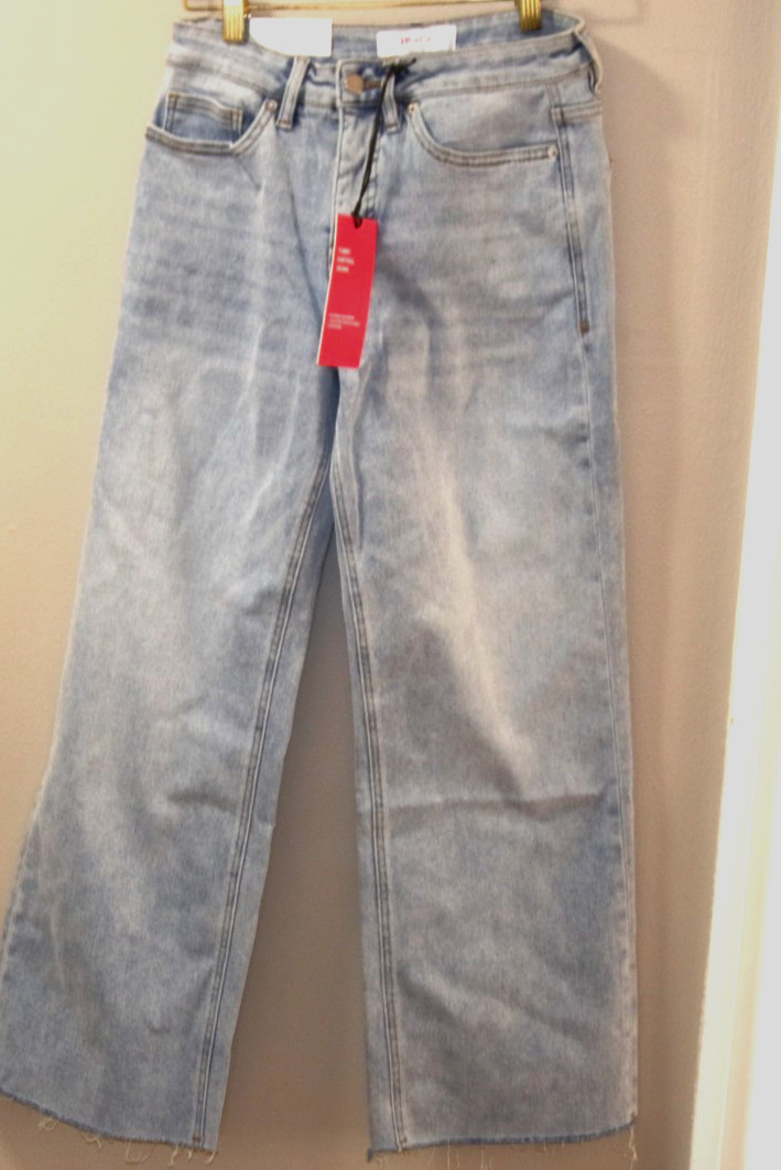 NEW MOCO TUMMY CONTROL WIDE LEG  CROP JEANS  SIZE 7 /28  NEW WITH TAGS