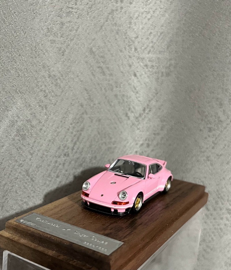 Zincit ZM 1:64 Porsche 911 964 Singer DLS Coupe Pink Golden Wheel Diecast Model