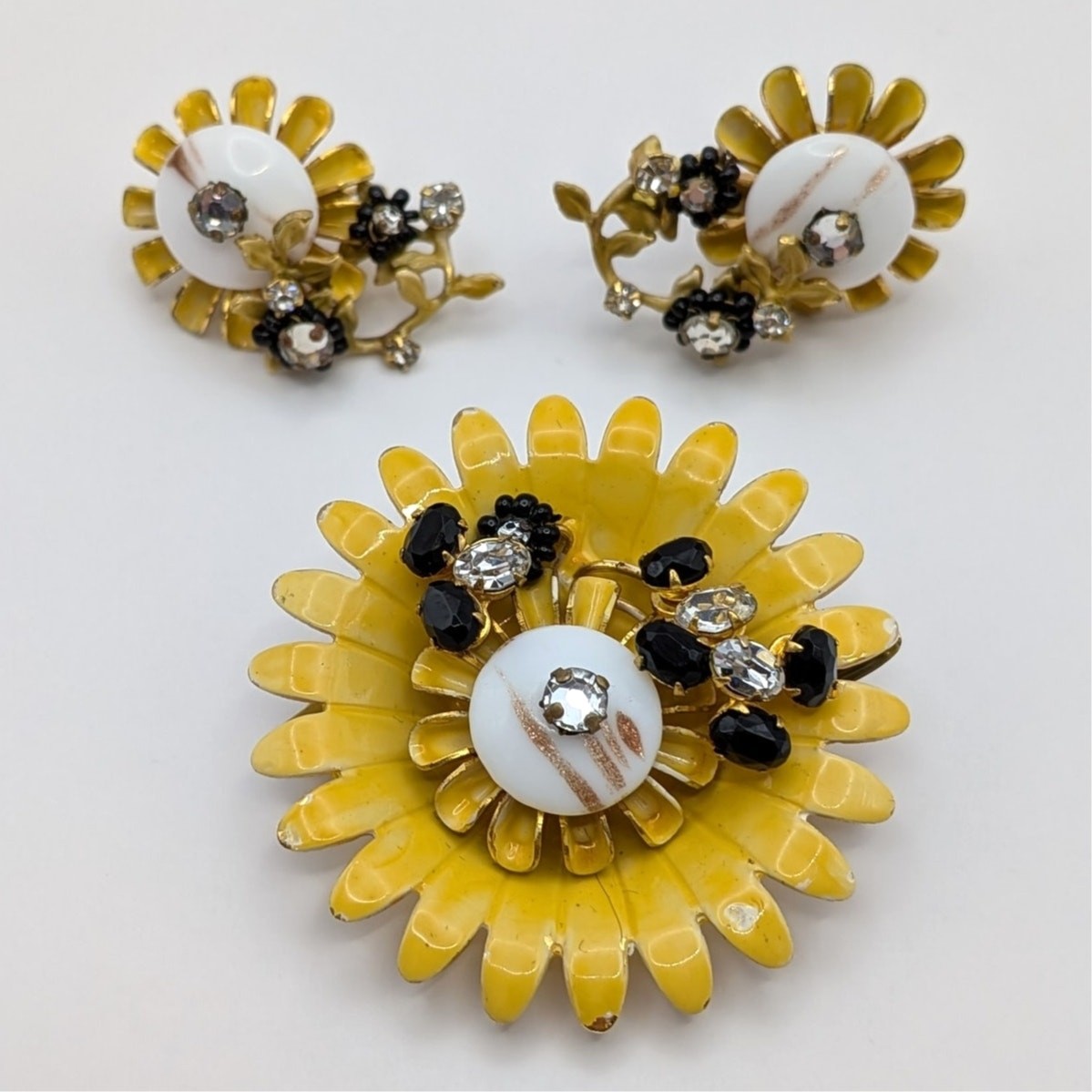 Vintage Original by Robert Yellow Flower Rhinestone Brooch Clip On Earrings Set Vintage Original by Robert Yellow Flower Rhinestone Brooch Clip On Earrings Set