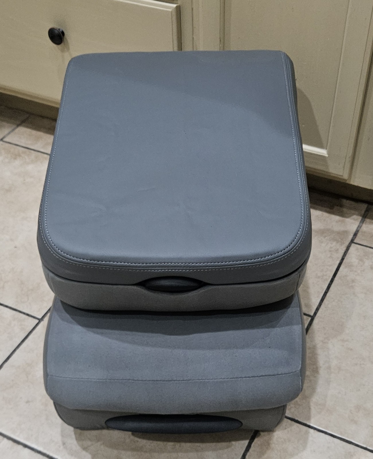 2002-2008 Dodge Ram 1500 2500 3500 Front Center Console Jump Seat Grey OEM