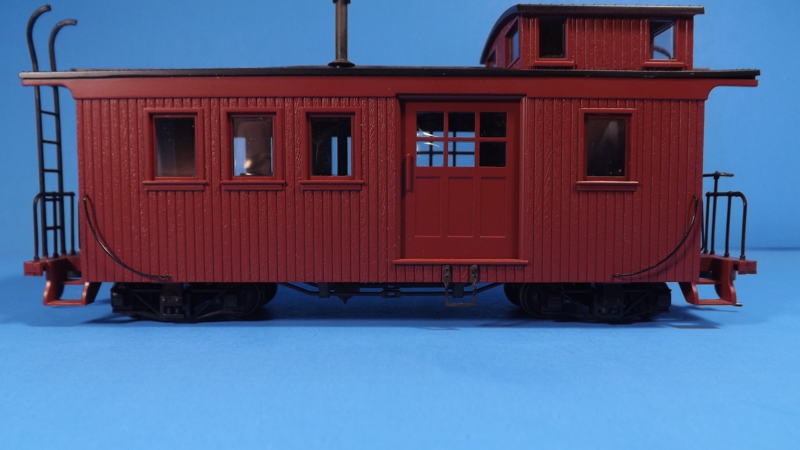 On30 Bachmann side door caboose (hunkered down) see notes