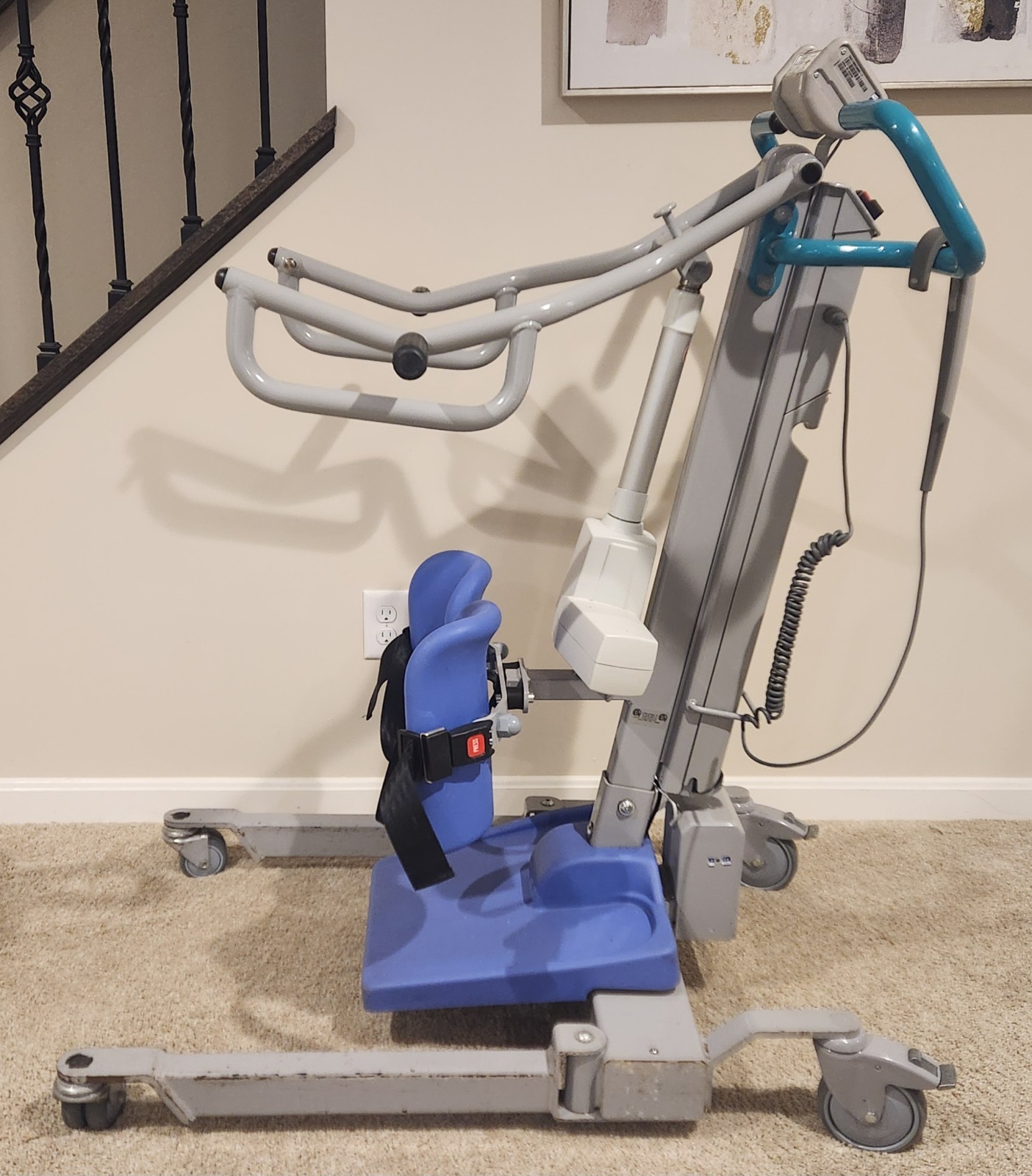 Arjo Huntleigh Sara 3000 Standing Lift with Scale, & Battery NO CHARGER NO SLING Arjo Huntleigh Sara 3000 Standing Lift with Scale, & Battery NO CHARGER NO SLING