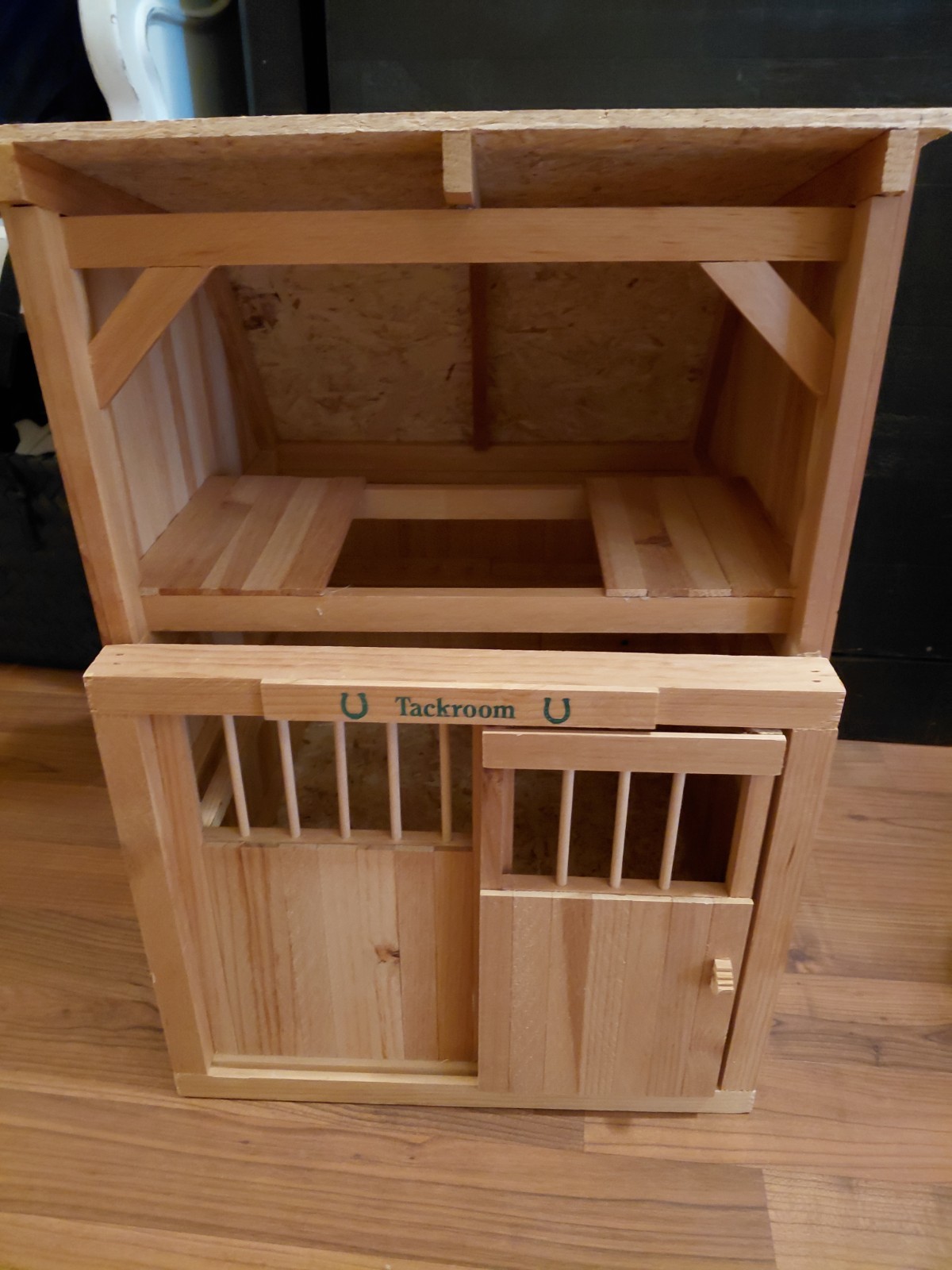 Breyer Horse Barn  Wooden Stable Traditional Scale By Tackroom