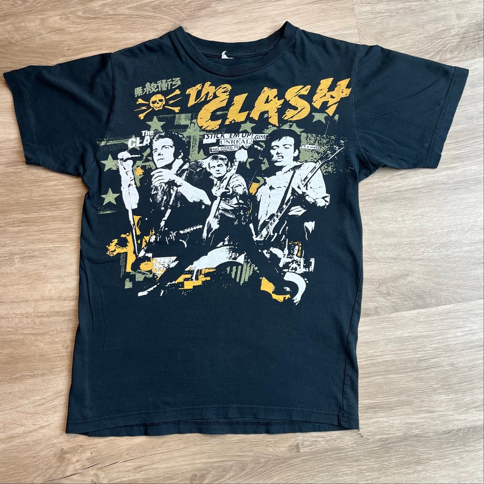 VTG 2002 The Clash Punk Rock Band T-Shirt Small/Medium Y2K Distressed