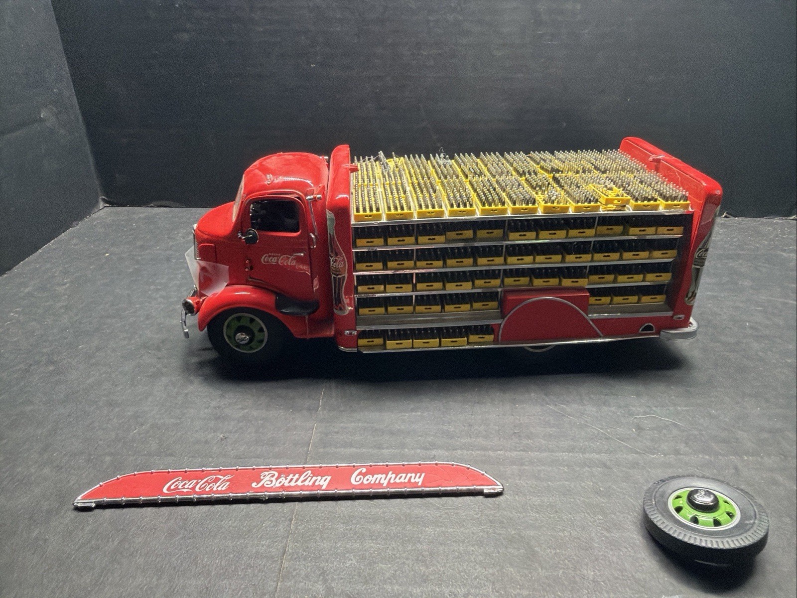Vtg Danbury Mint 1938 GMC Cab Over Coca-Cola Delivery Truck 1:24 Coke HTF Advert Vtg Danbury Mint 1938 GMC Cab Over Coca-Cola Delivery Truck 1:24 Coke HTF Advert