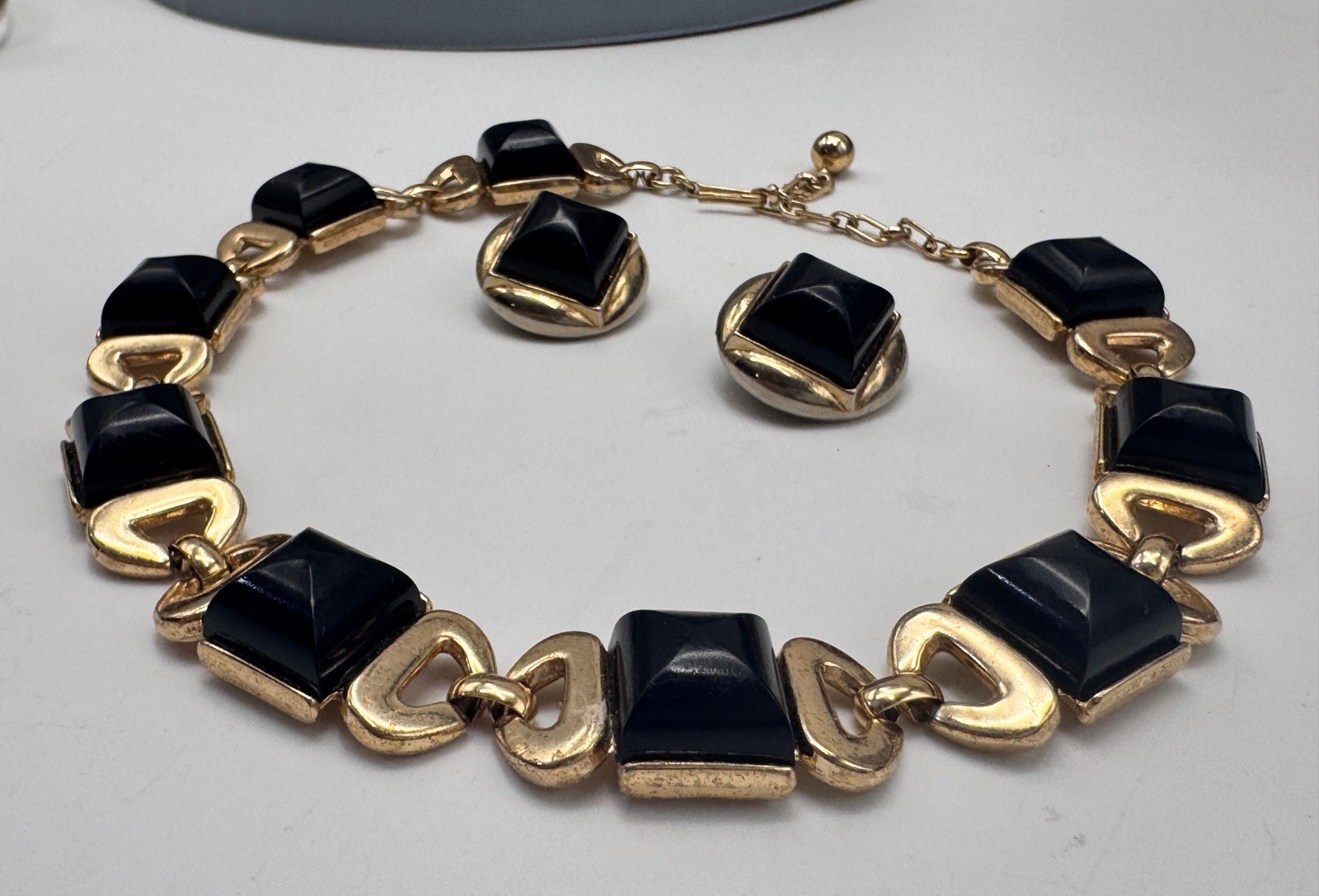 Vintage TRIFARI Caravan SUMATRA design Necklace & Bracelet in Black & Gold