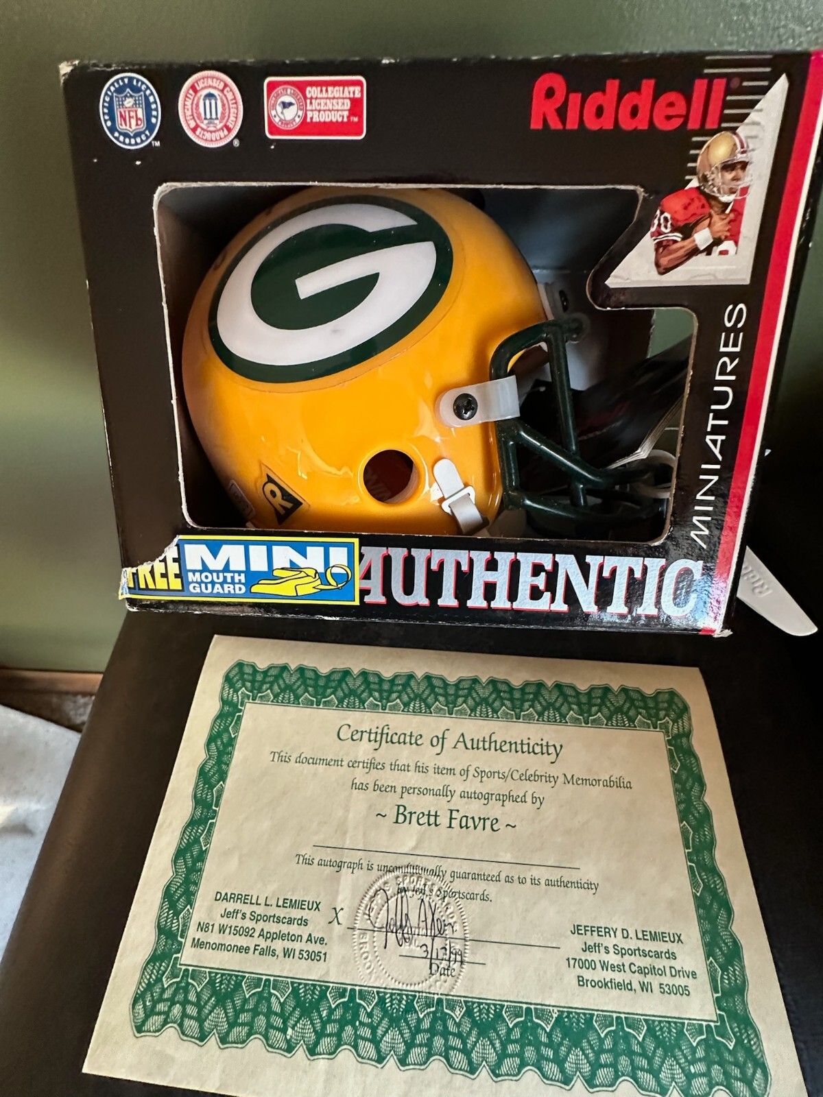 Brett Favre Mini Helmet Signed - Certificat of Authenticity