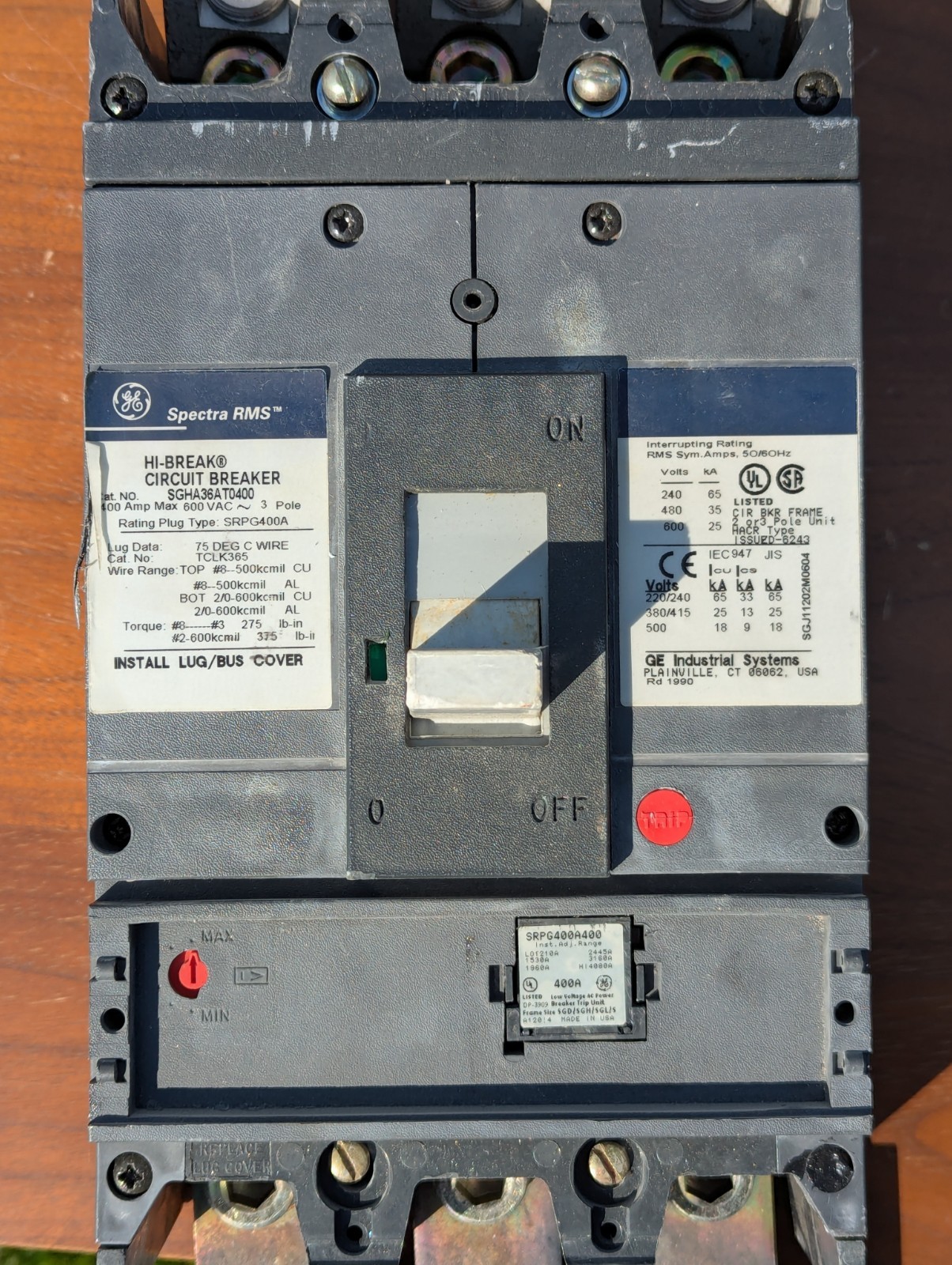 GE Spectra RMS HI Break Circuit Breaker 400 Amp 600 VAC 3 Pole Cat SGHA36AT0400 GE Spectra RMS HI Break Circuit Breaker 400 Amp 600 VAC 3 Pole Cat SGHA36AT0400