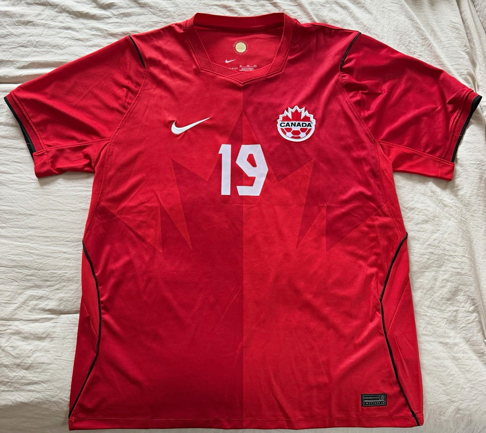 Nike Canada Men\'s XL Soccer Jersey - Davies #19 Red