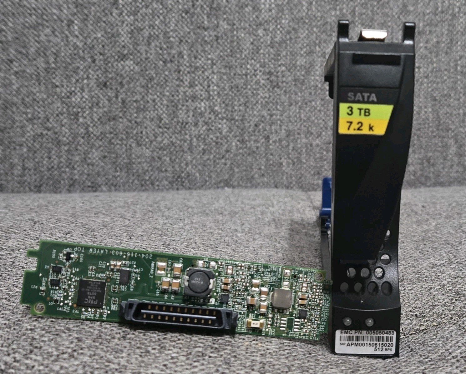 EMC 005050488 SATA Hard Drive Caddy Standalone EMC 005050488 SATA Hard Drive Caddy Standalone
