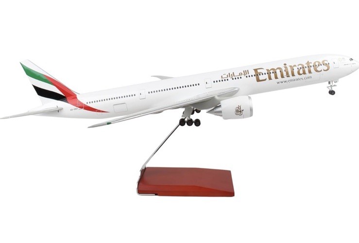 Daron Emirates 777-300 ER SkyMarks Airplane Model Desk Top 1/100 Model SKR9402 