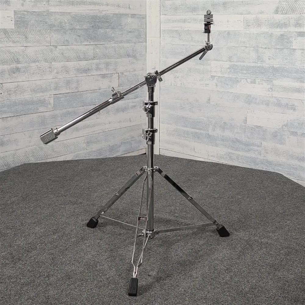 Used DW 9000 Extra-Heavy Duty Boom Stand w/Counterweight - Very Good