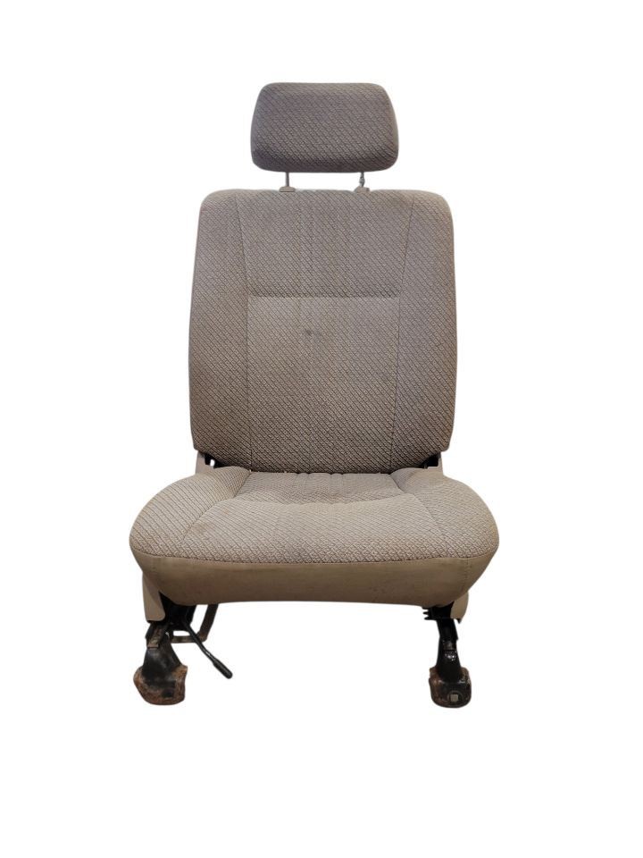 T100      1996 Front Seat 676232