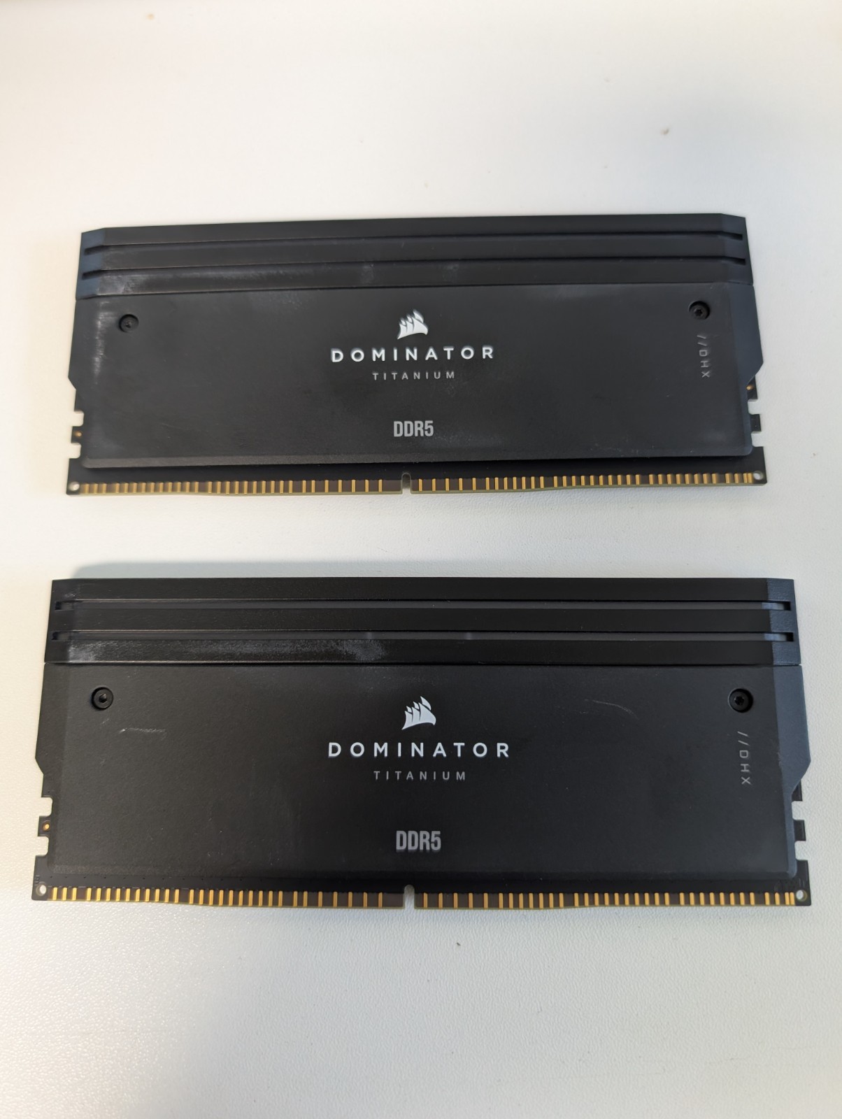 Corsair Dominator Titanium 32GB 2x16GB DDR5 6000 CL30 Intel XMP RGB Black