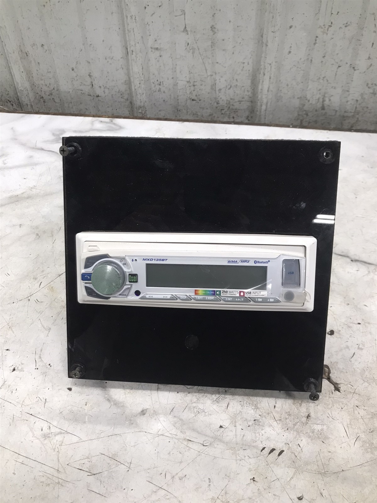 90 Cruisers Yachts Rogue 3060 Boat Dual MXD135BT radio deck