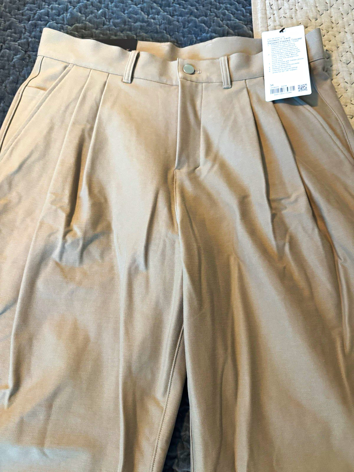 lululemon Utilitech Twill Pleated Casual Pants 34 Beige Relaxed Straight lululemon Utilitech Twill Pleated Casual Pants 34 Beige Relaxed Straight