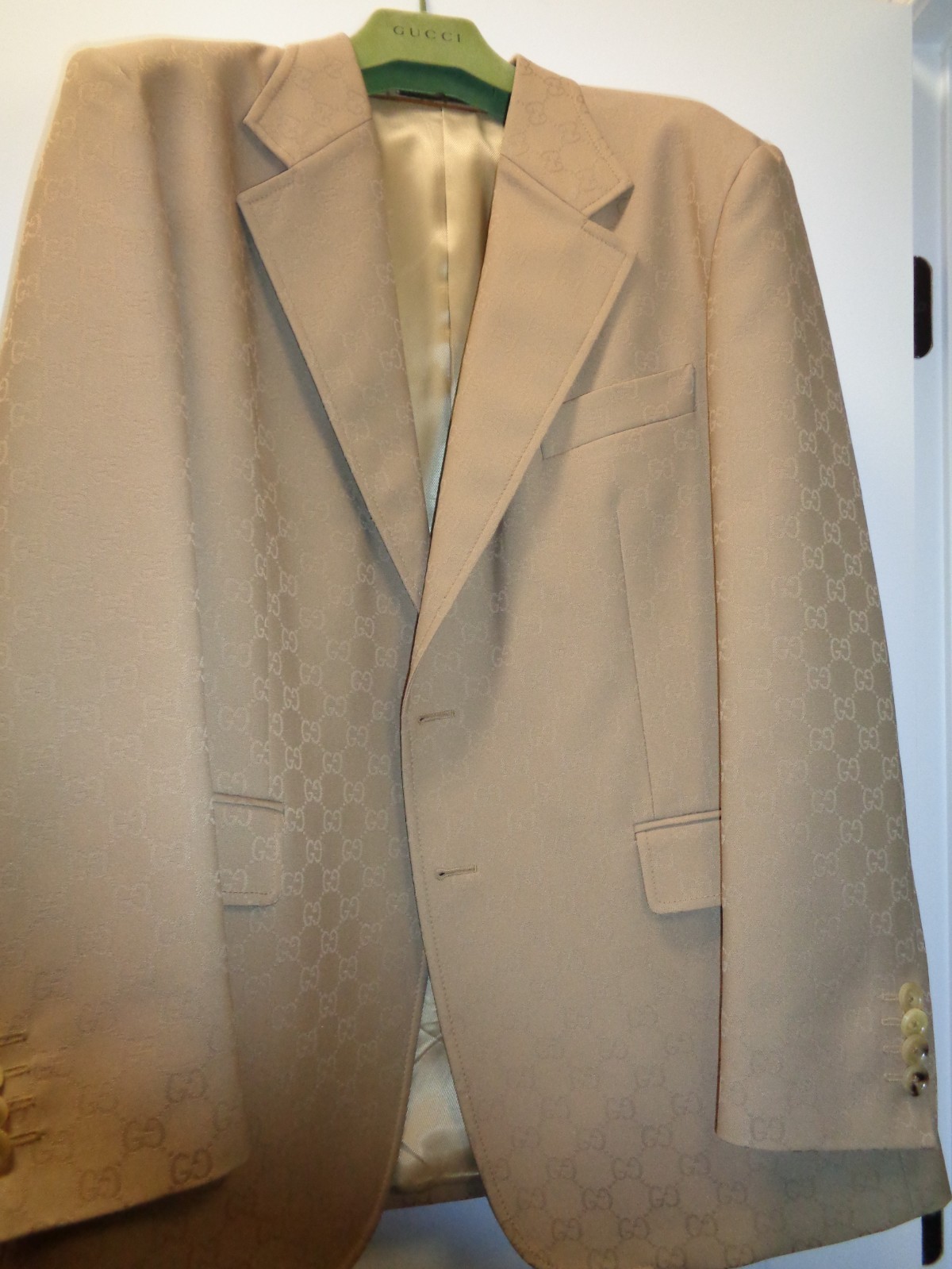 Pre-Owned Men\'s Genuine Gucci Monogrammed Tan Sport Coat, Size 46 Pre-Owned Men\'s Genuine Gucci Monogrammed Tan Sport Coat, Size 46