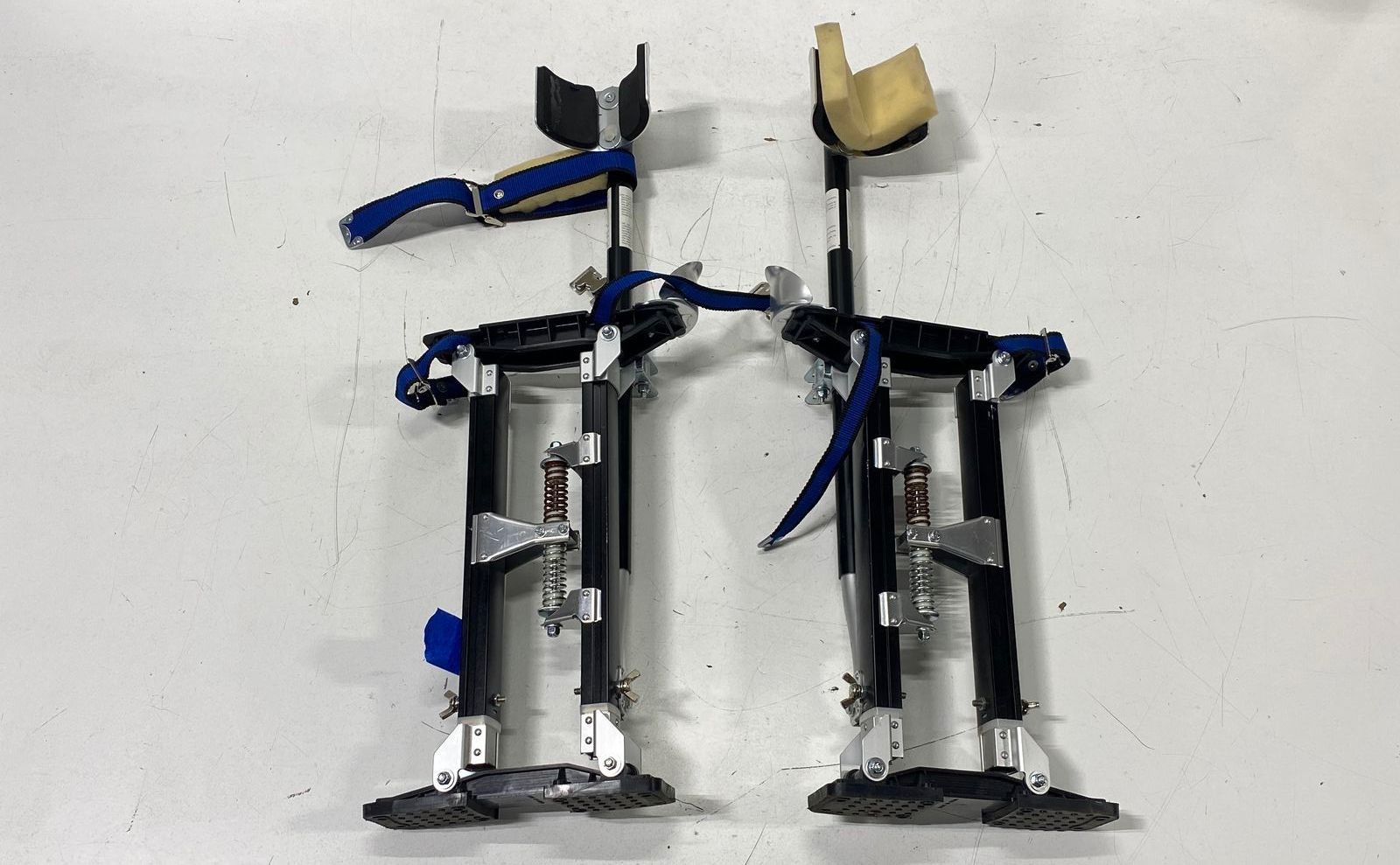 Professional Aluminum Drywall Stilts 225 lb Weight Capacity Adjustable