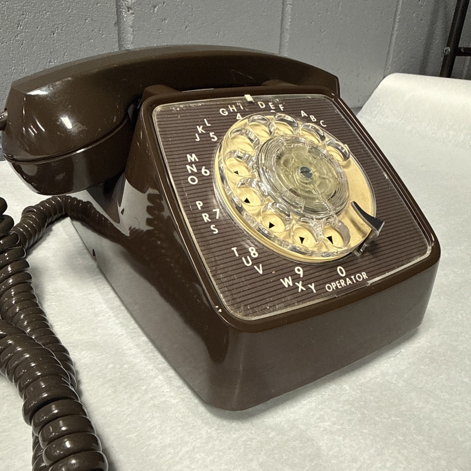 VINTAGE 1980 BELL SYSTEM BROWN CLASSIC ROTARY DIAL ITT DESK PHONE WORKS 🔥 VINTAGE 1980 BELL SYSTEM BROWN CLASSIC ROTARY DIAL ITT DESK PHONE WORKS 🔥