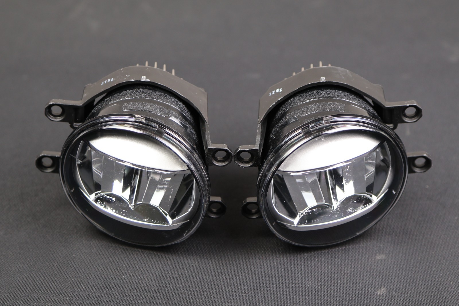 OEM 2016 2017 2018 Lexus ES300h ES350 Front Right Left LED Fog Light SCRATCHES